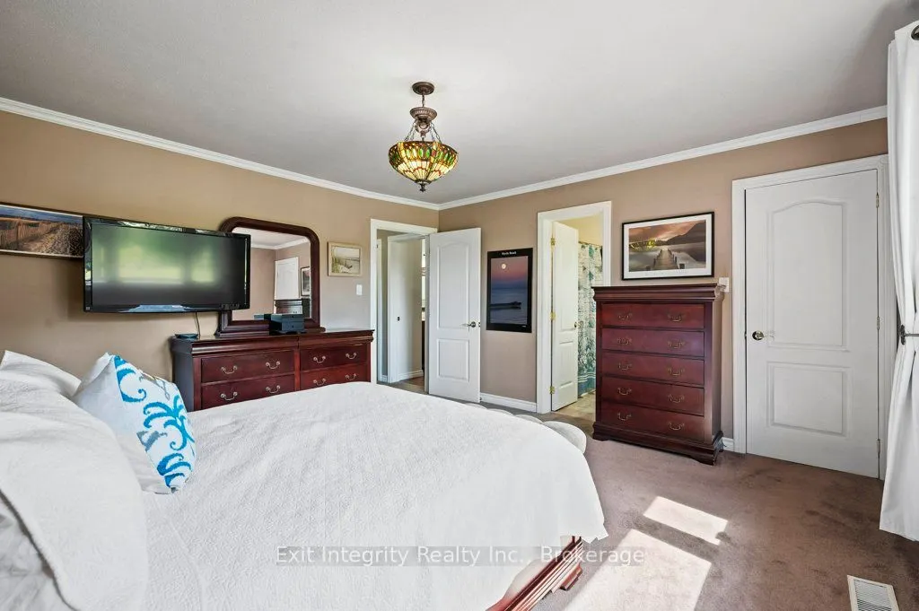 3 Meadowbrook Court