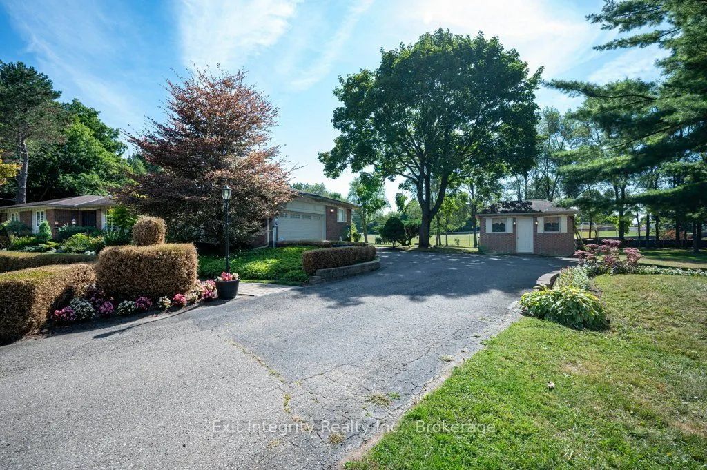 3 Meadowbrook Court