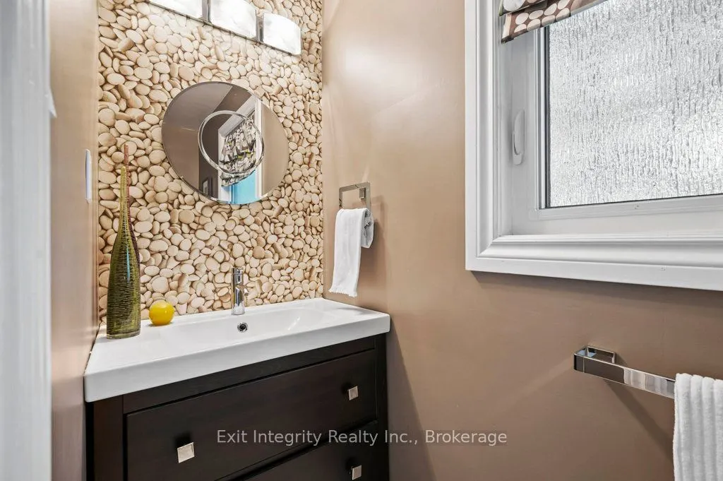3 Meadowbrook Court