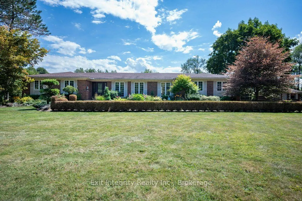 3 Meadowbrook Court