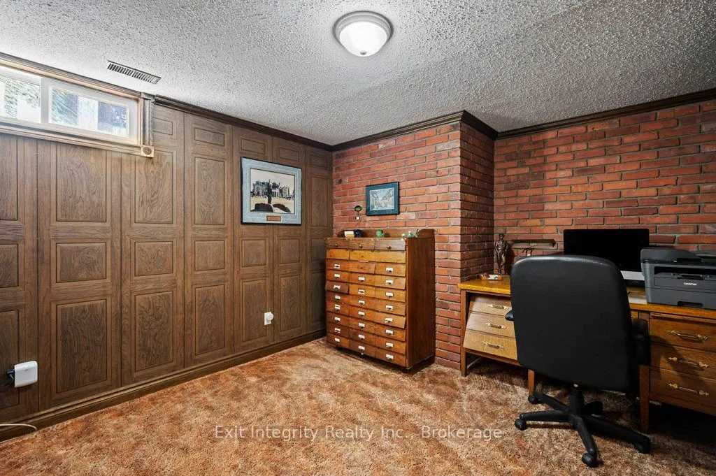 3 Meadowbrook Court