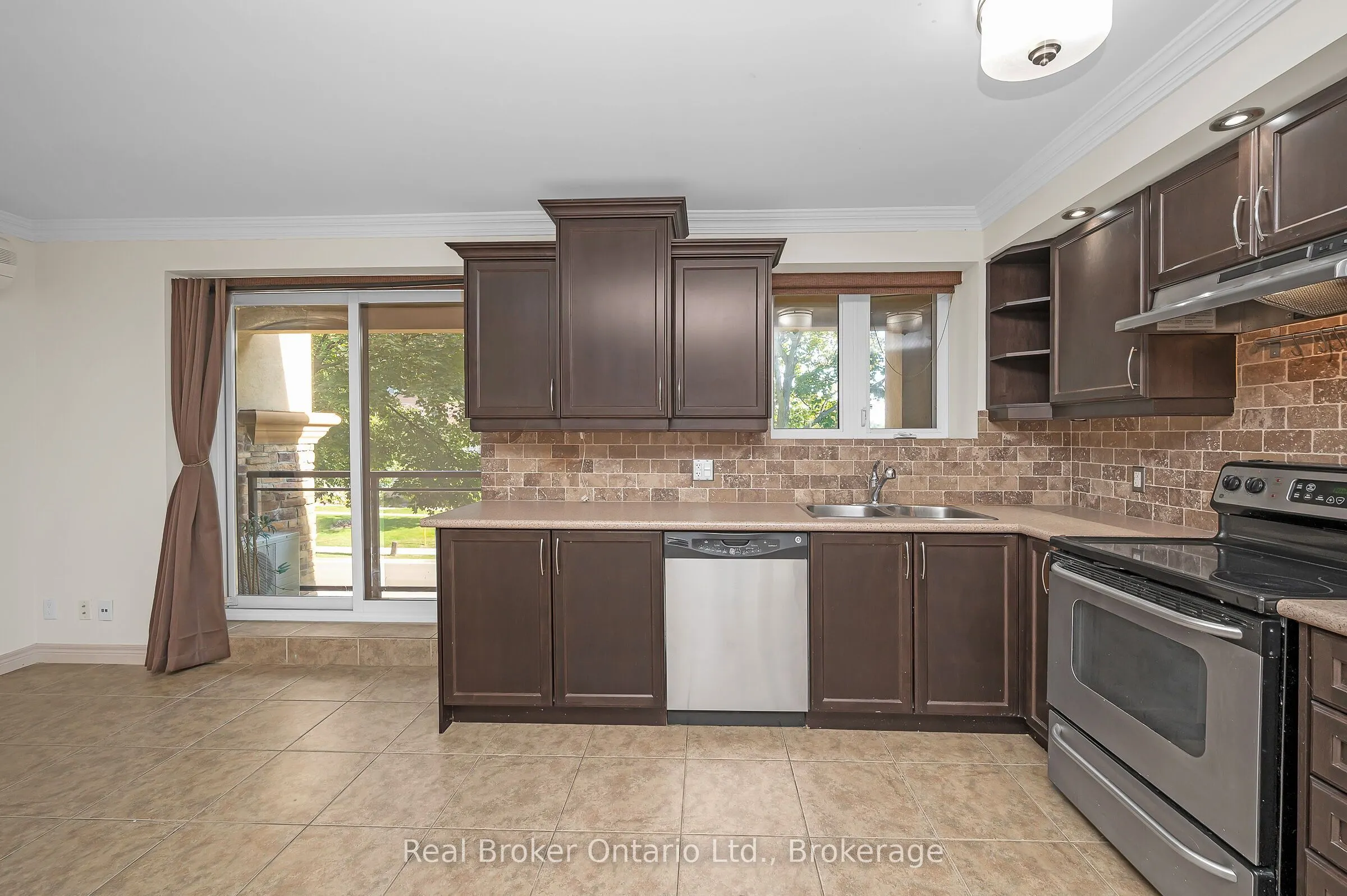 1212 Fennell Avenue E, #303
