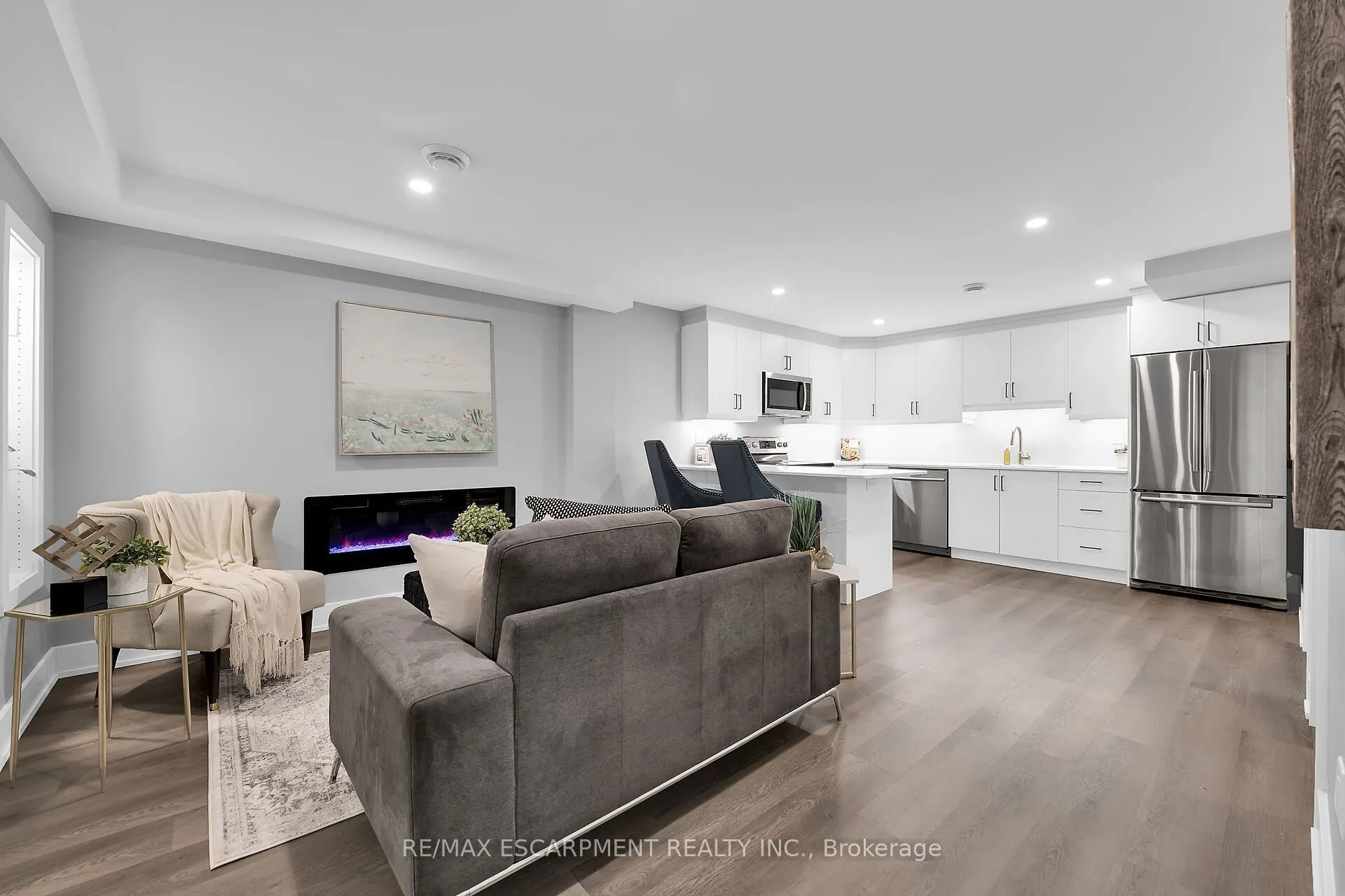 8 CHARTWELL Circle