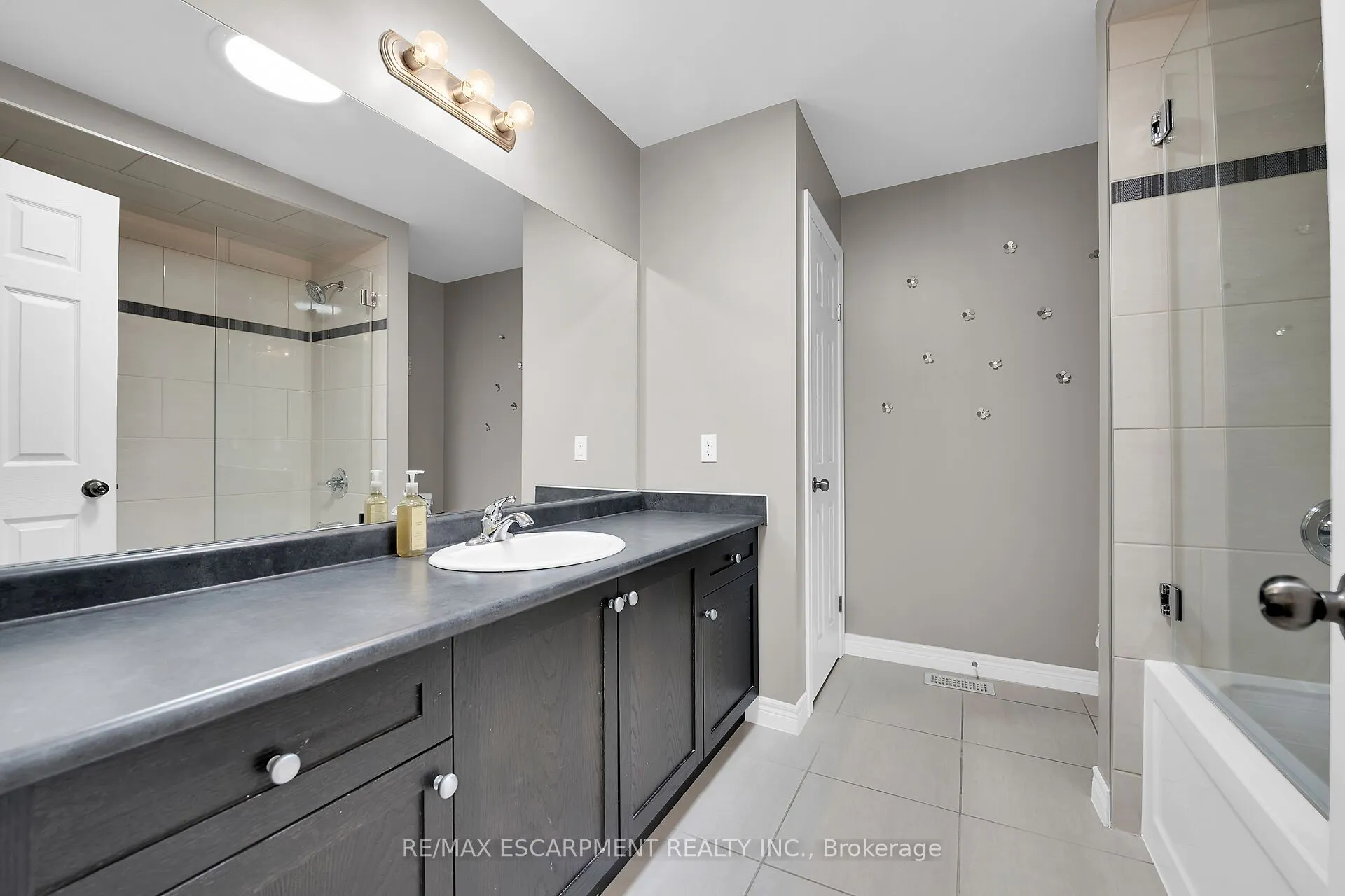 8 CHARTWELL Circle