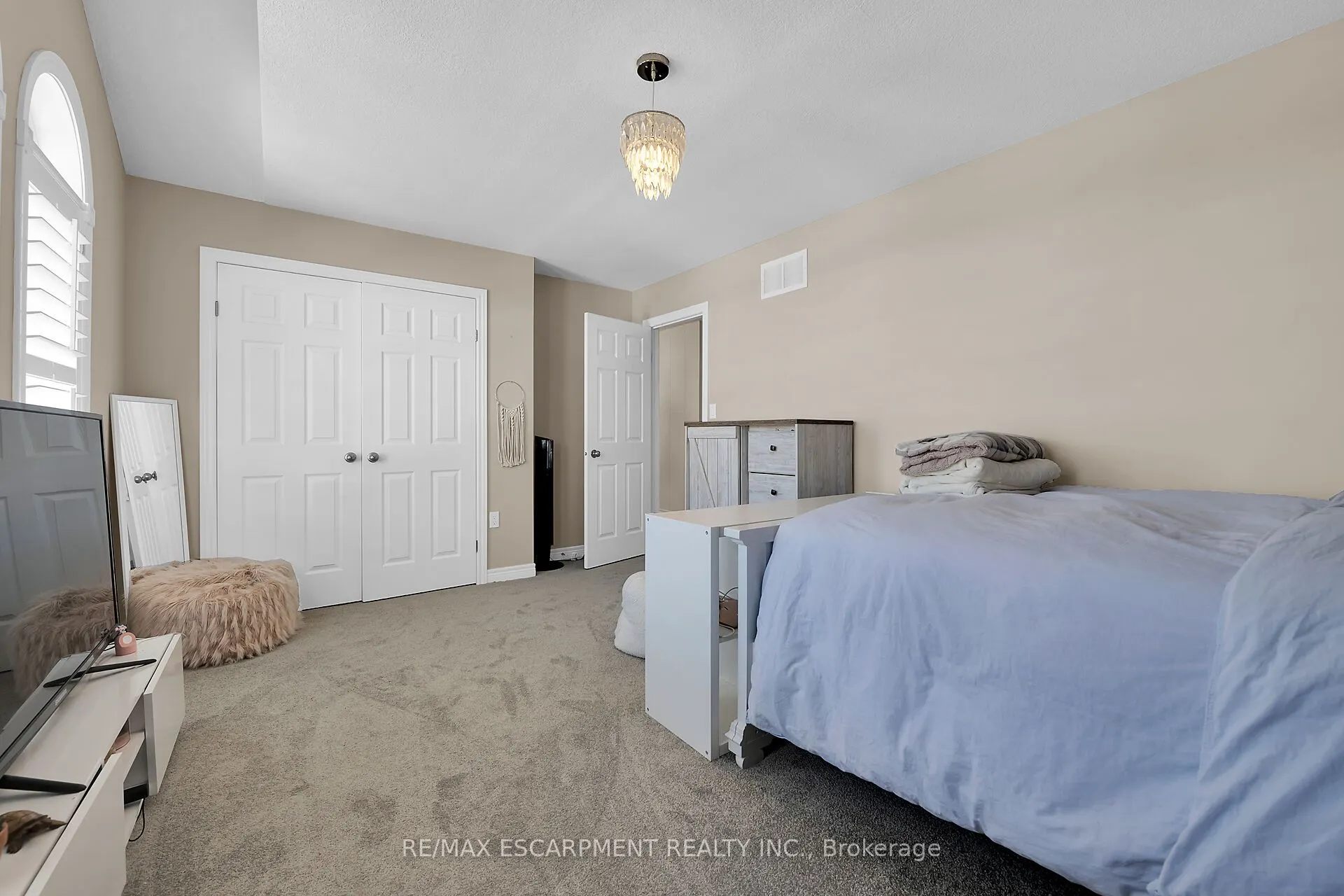 8 CHARTWELL Circle