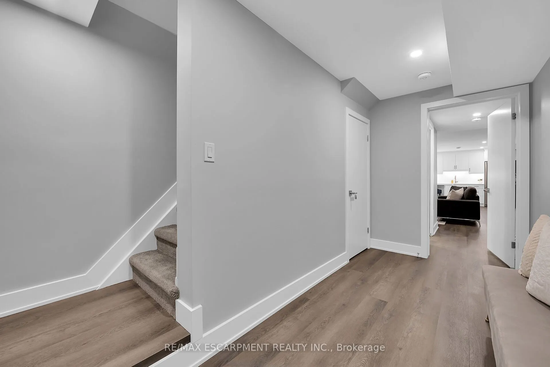 8 CHARTWELL Circle