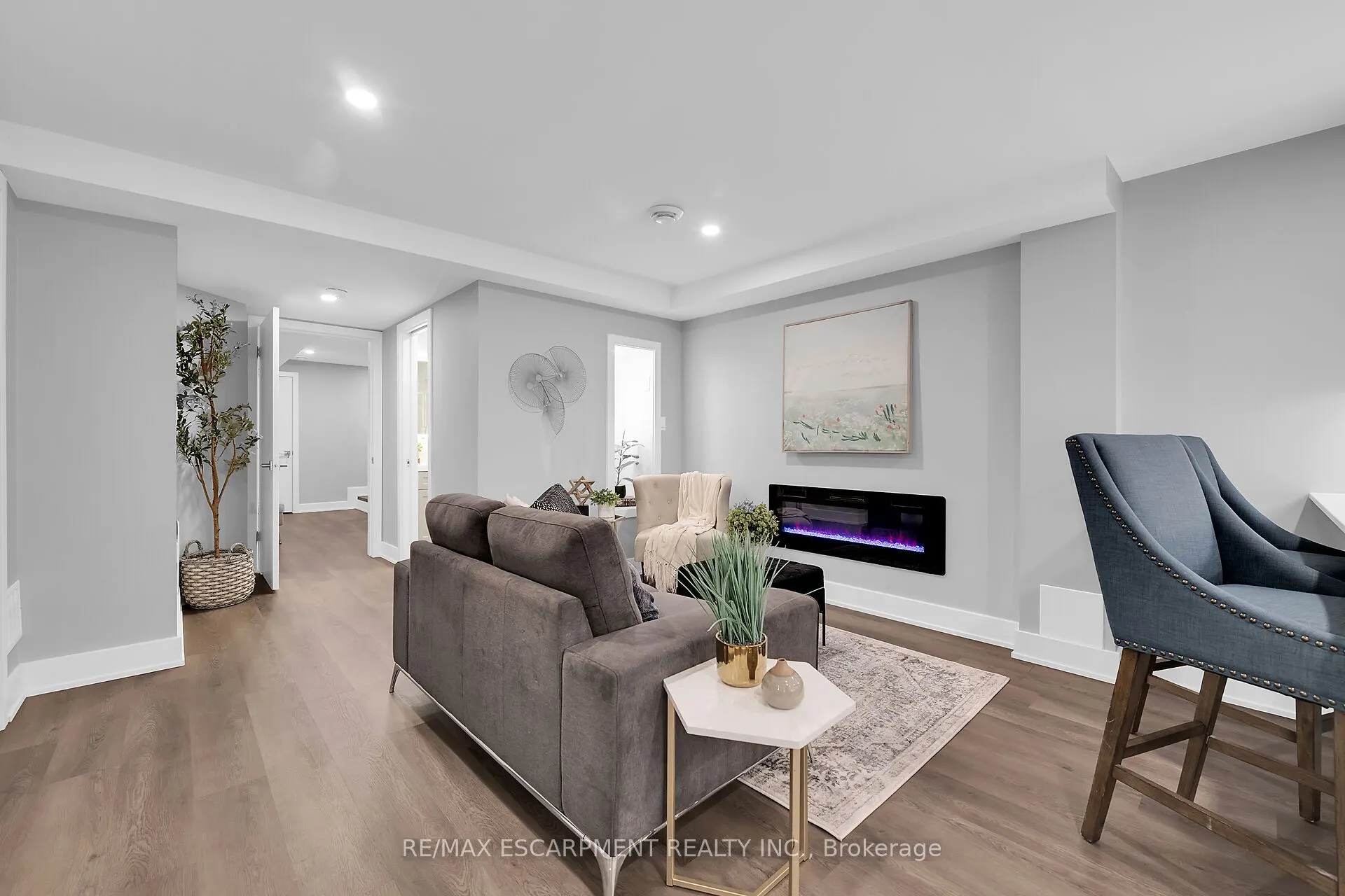 8 CHARTWELL Circle