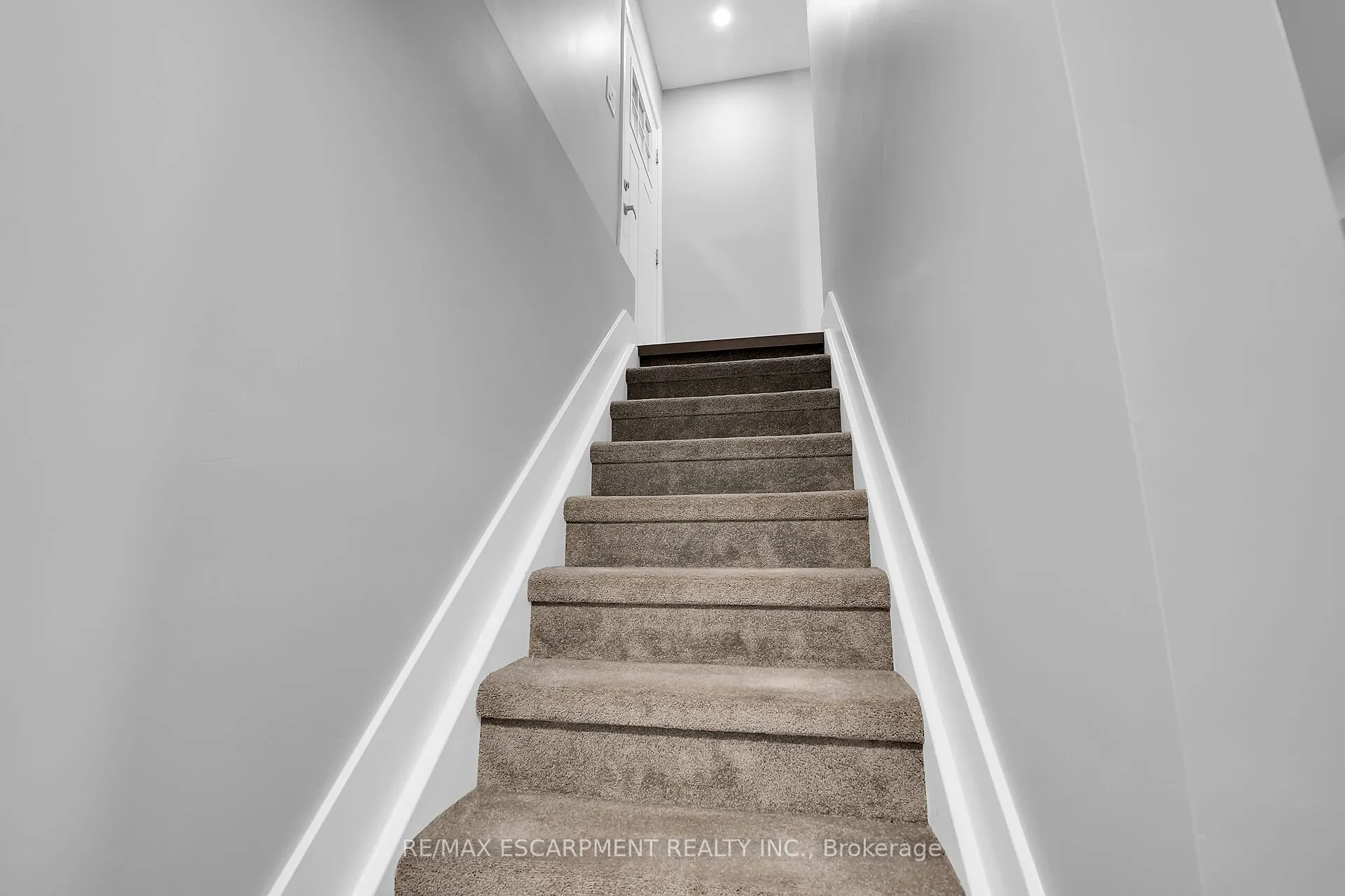 8 CHARTWELL Circle