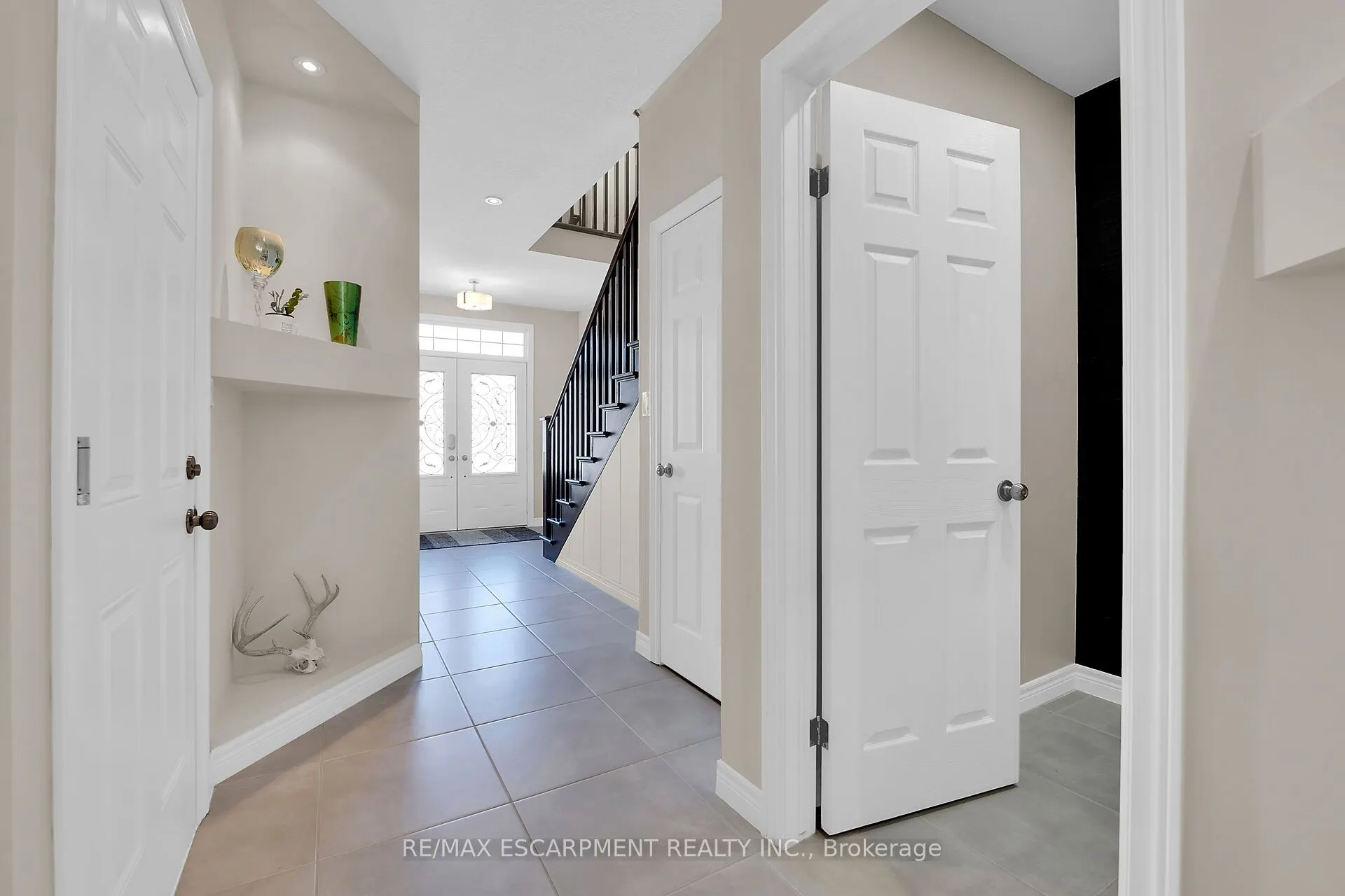8 CHARTWELL Circle