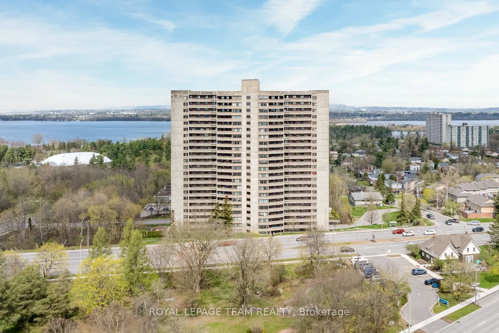 415 Greenview Avenue, #2004