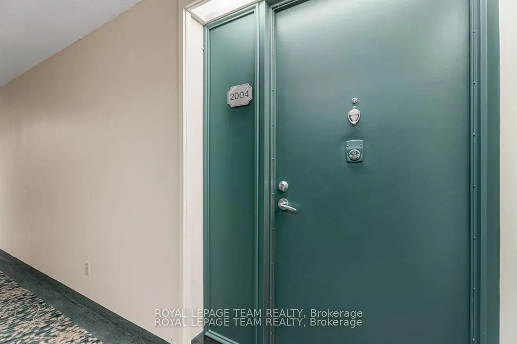 415 Greenview Avenue, #2004
