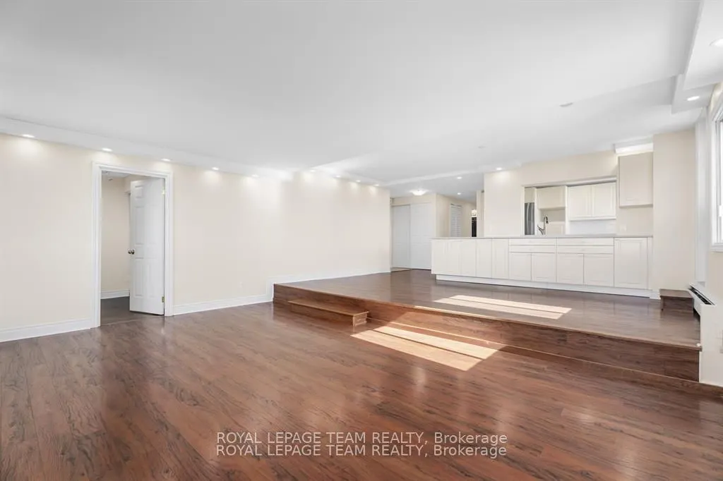 415 Greenview Avenue, #2004