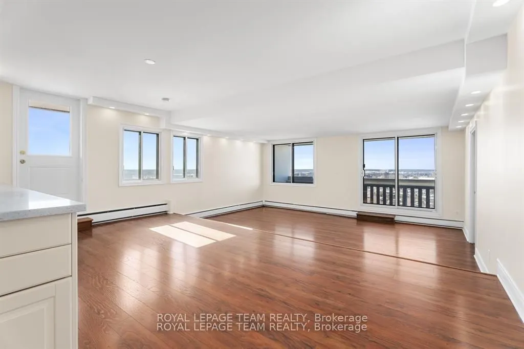 415 Greenview Avenue, #2004