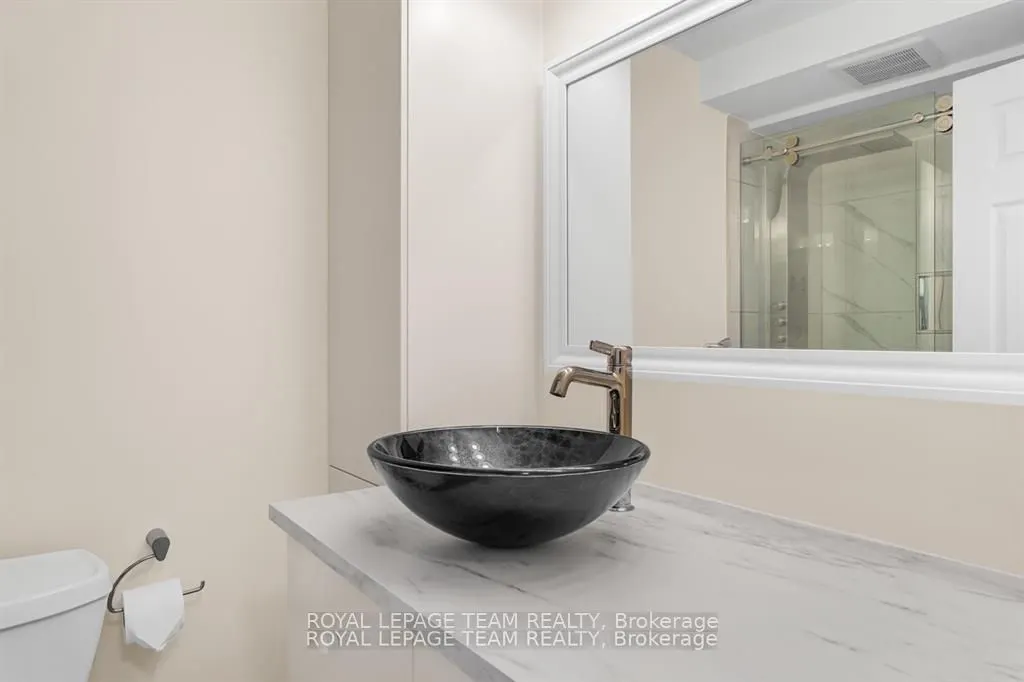 415 Greenview Avenue, #2004