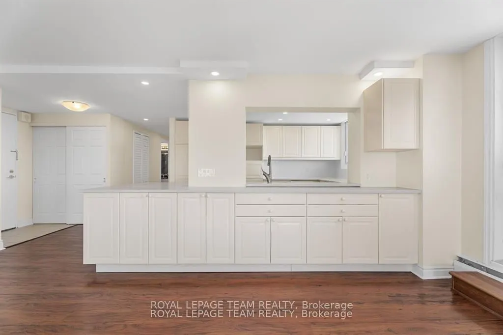 415 Greenview Avenue, #2004