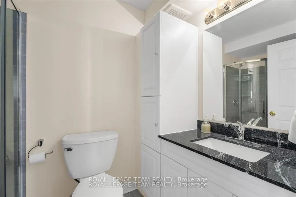415 Greenview Avenue, #2004