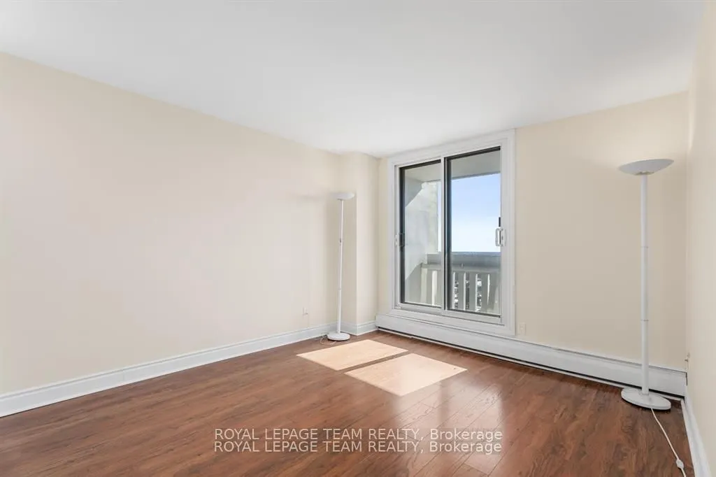 415 Greenview Avenue, #2004