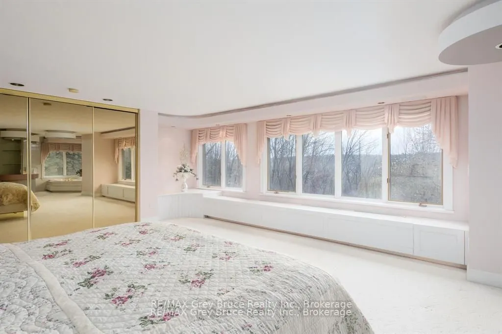 525 4th Avenue W