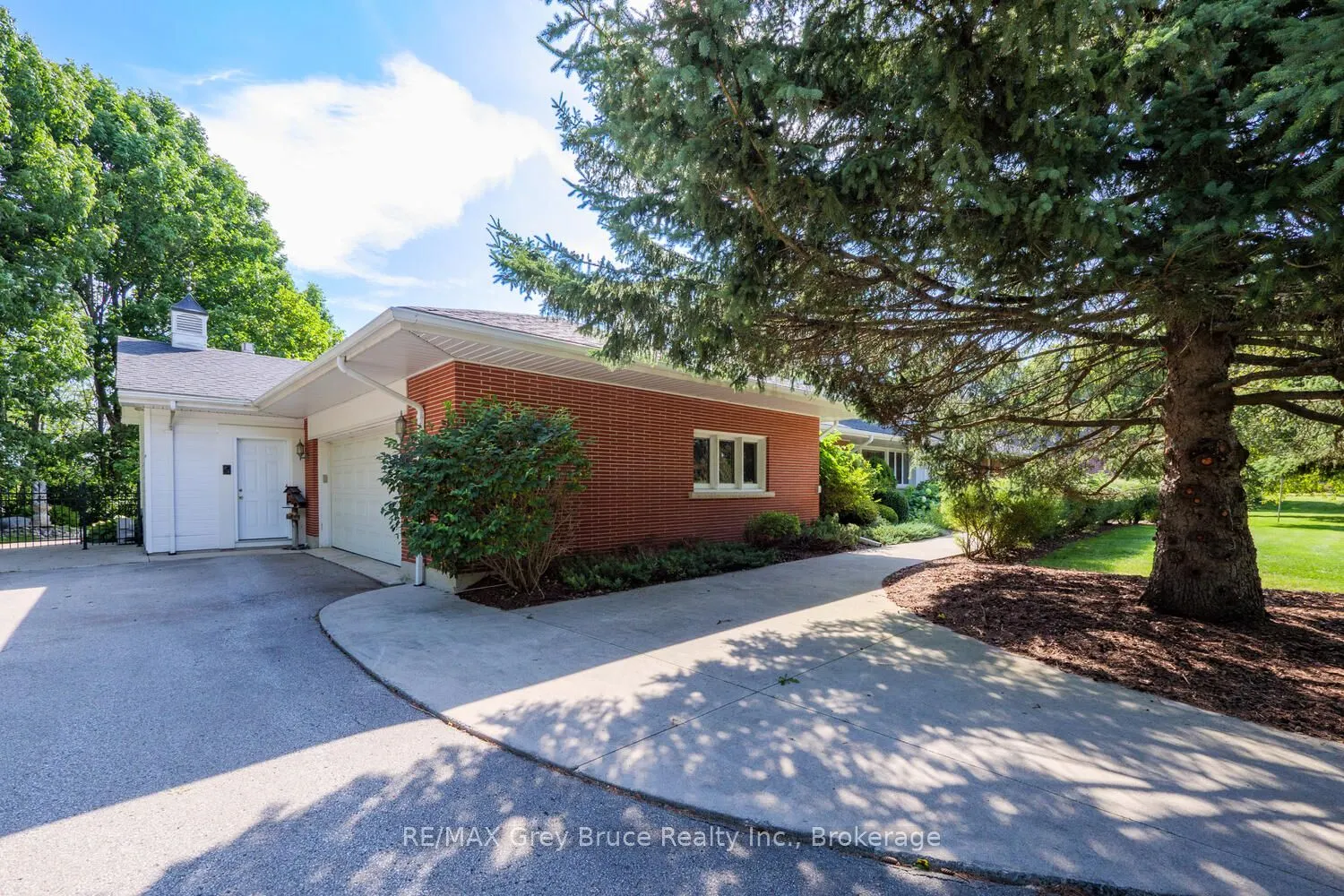 525 4th Avenue W