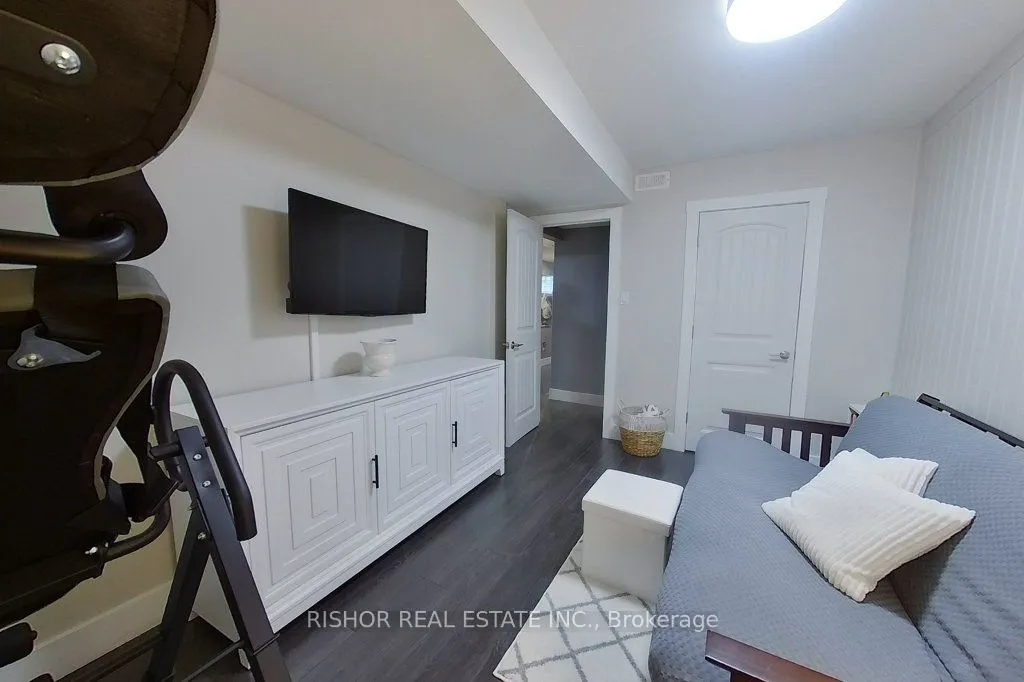1176 Huntington Circle