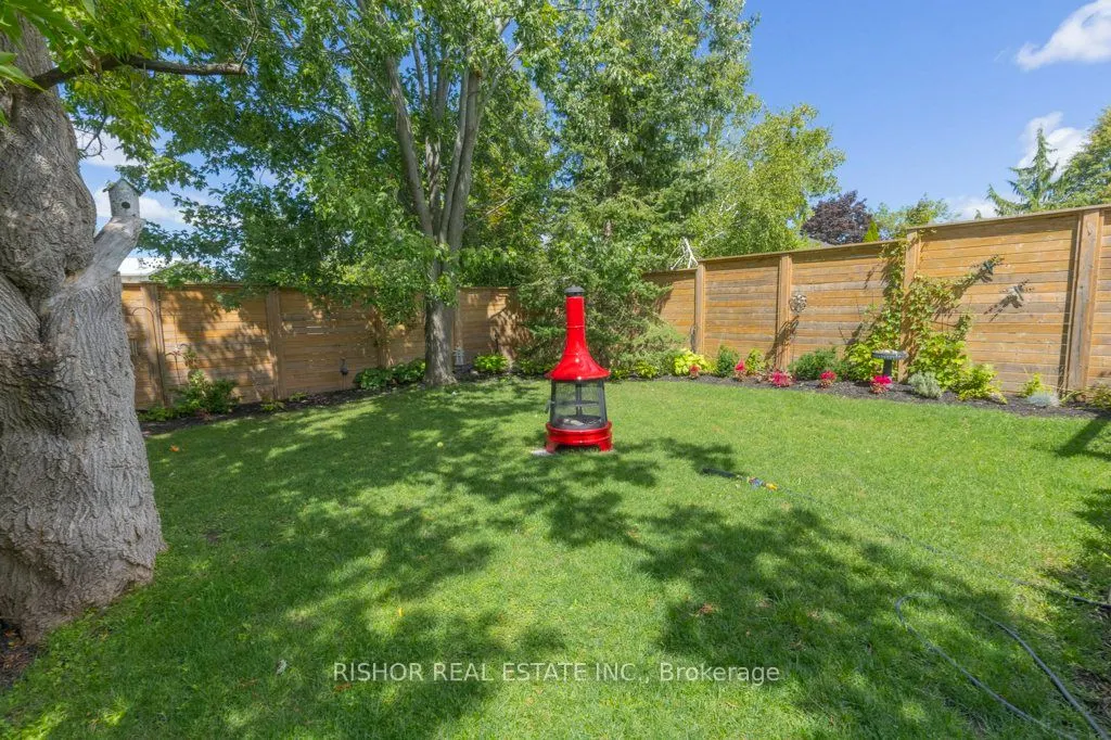1176 Huntington Circle
