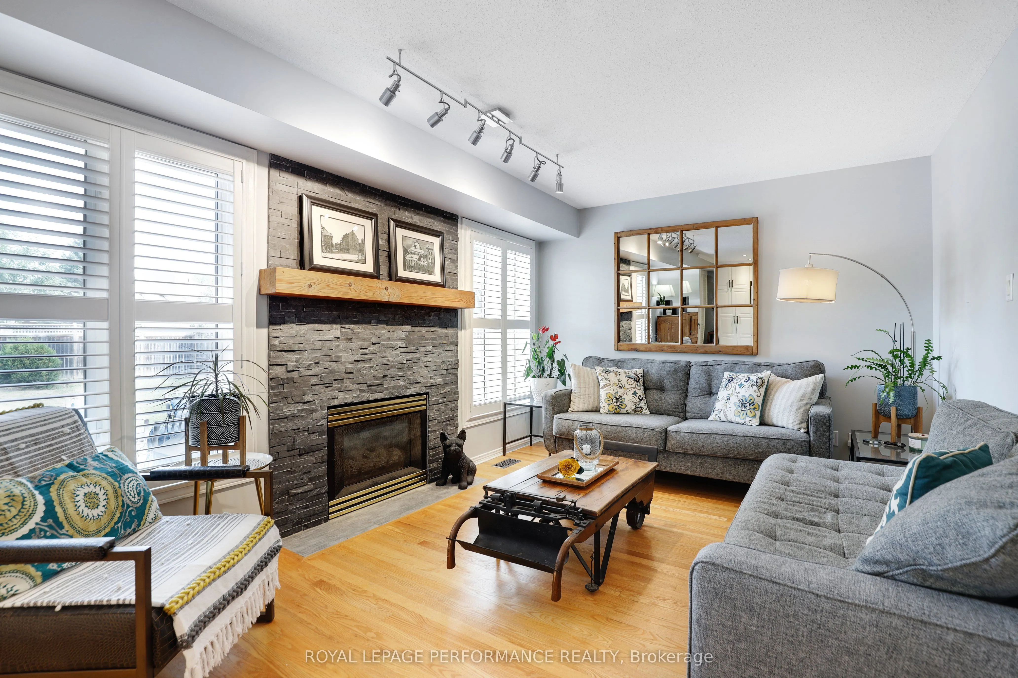 824 Covehead Crescent