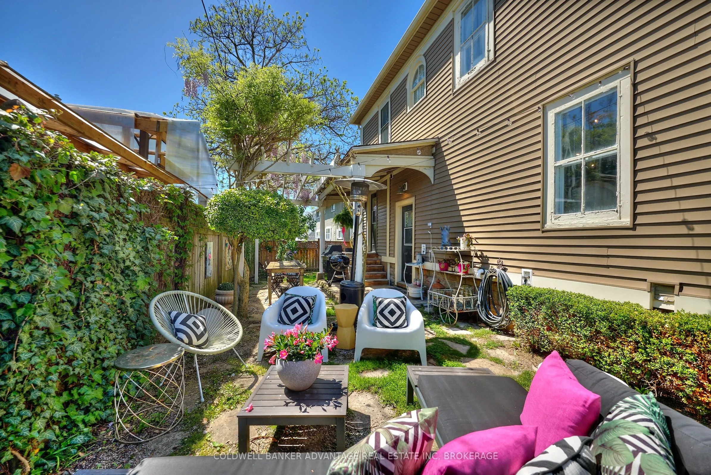 159 Merritt Street W
