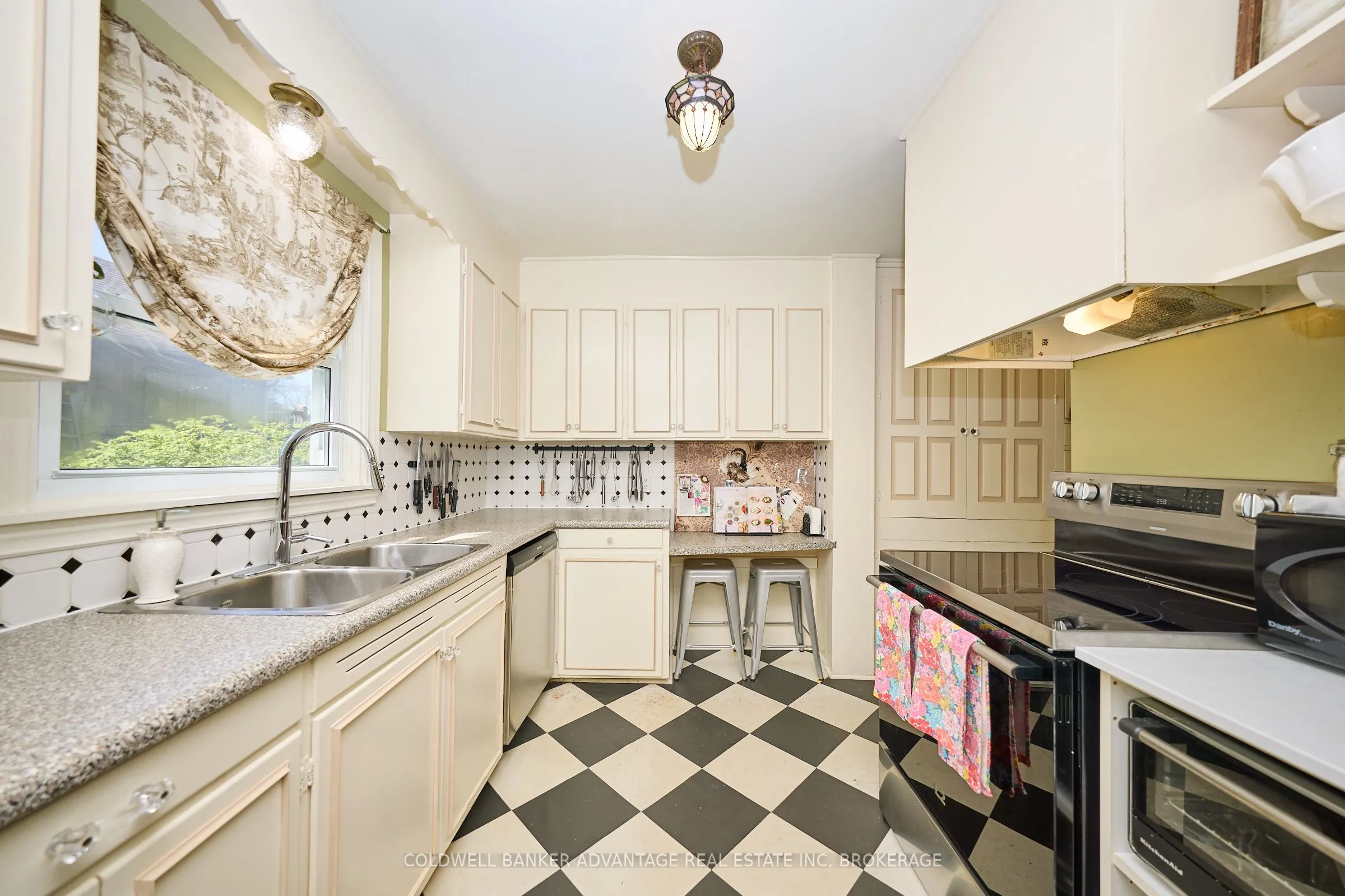 159 Merritt Street W