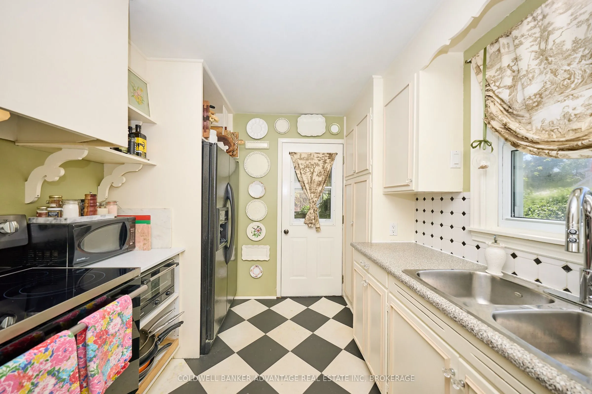 159 Merritt Street W