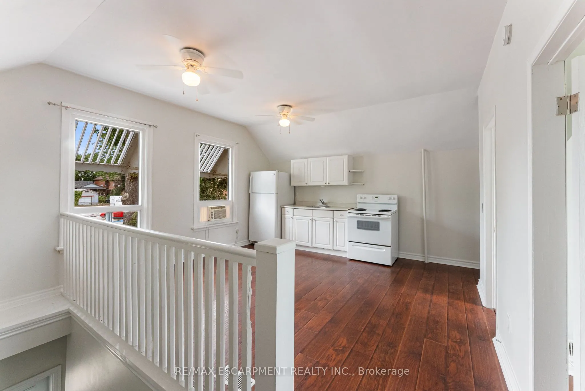 208 East Avenue N