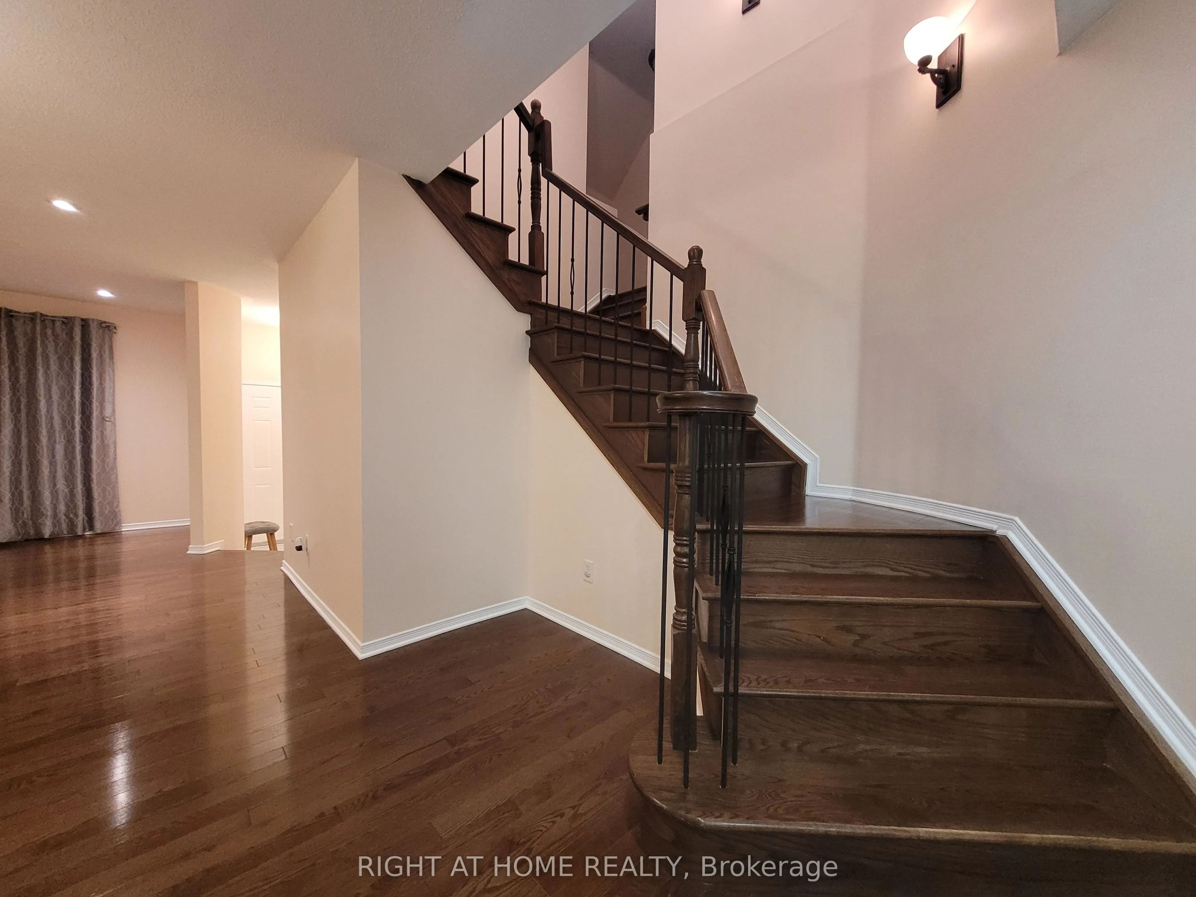 239 Highpointe Crescent