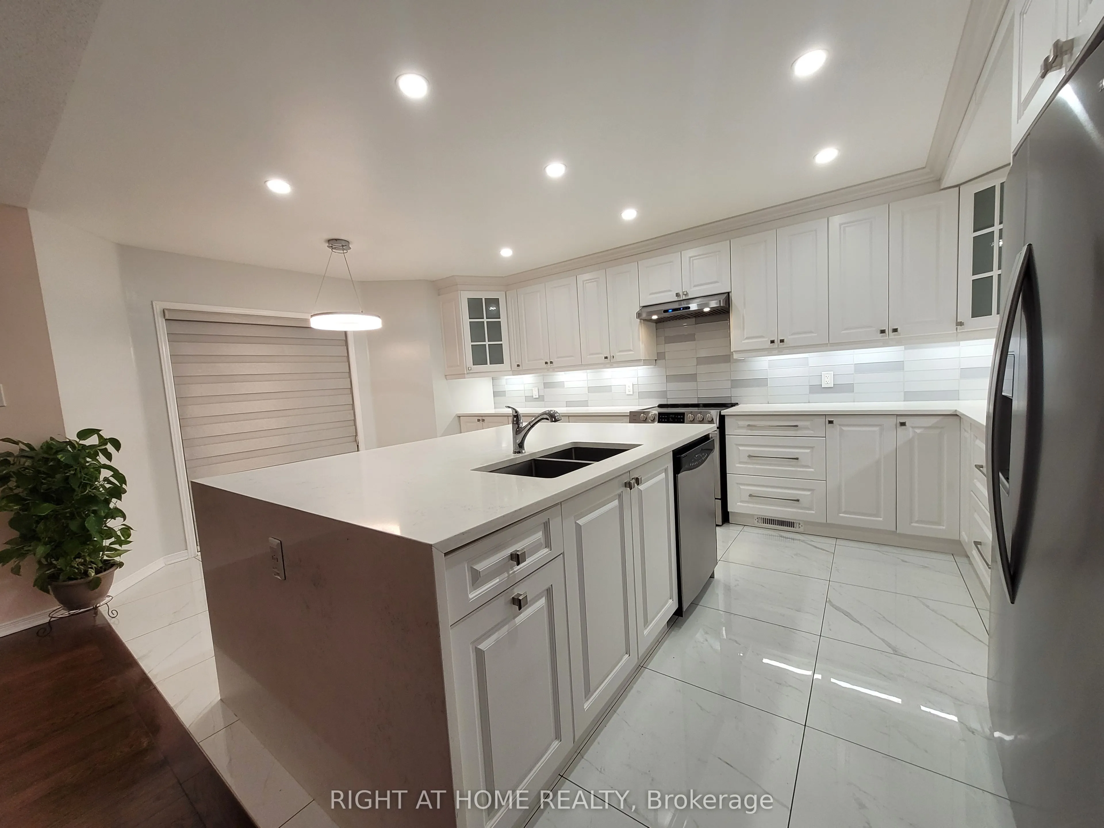 239 Highpointe Crescent