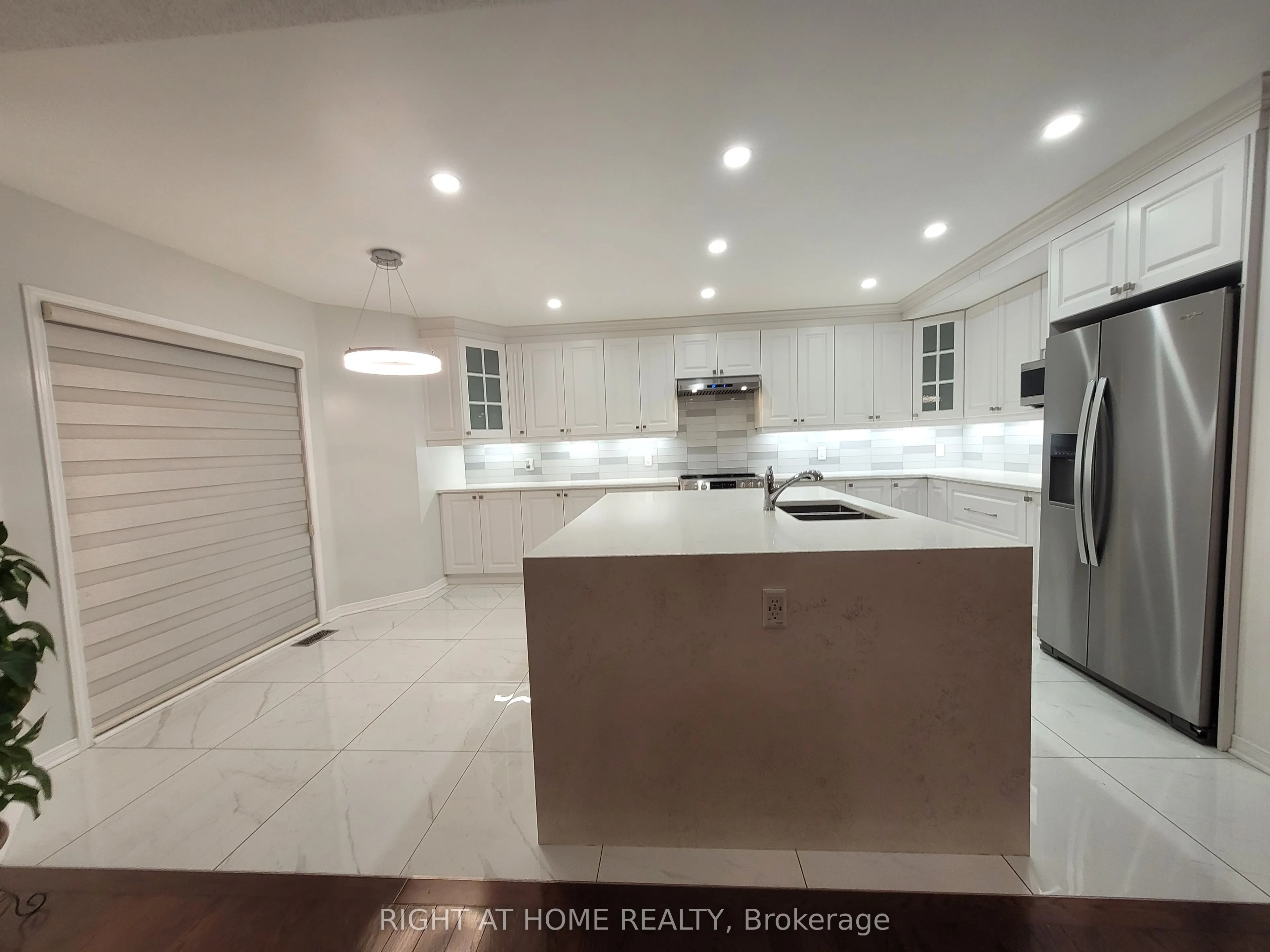 239 Highpointe Crescent