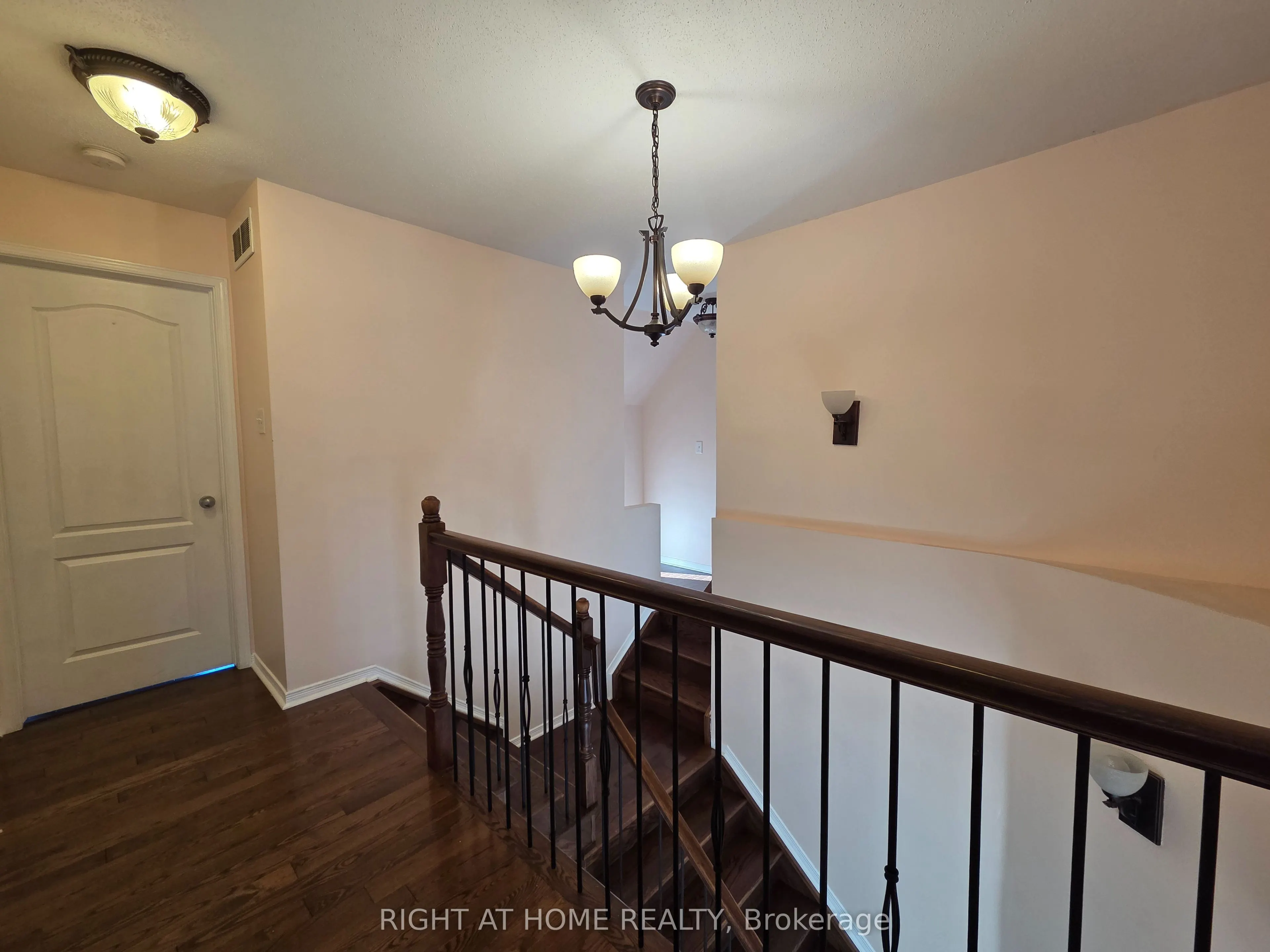 239 Highpointe Crescent