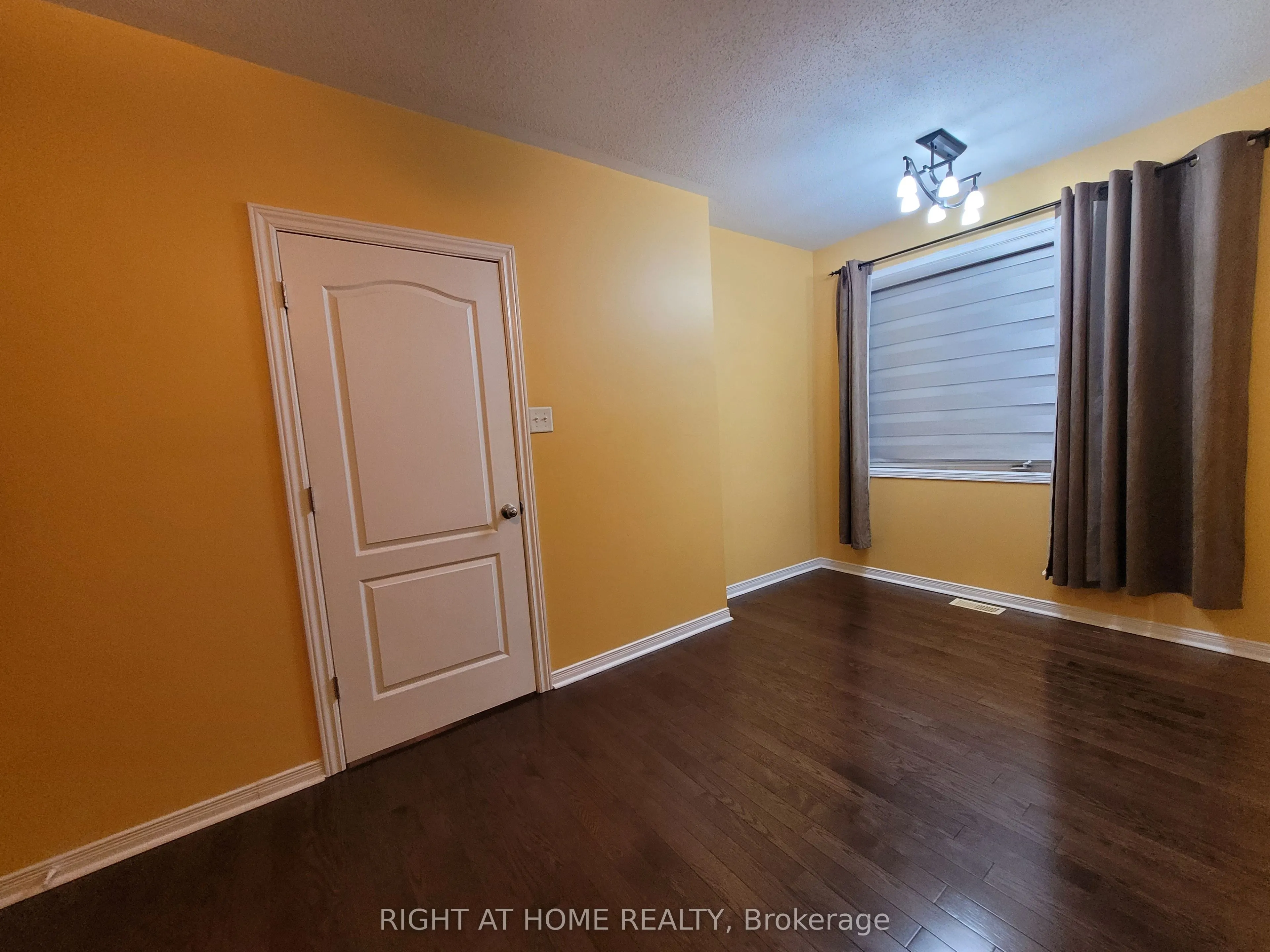 239 Highpointe Crescent