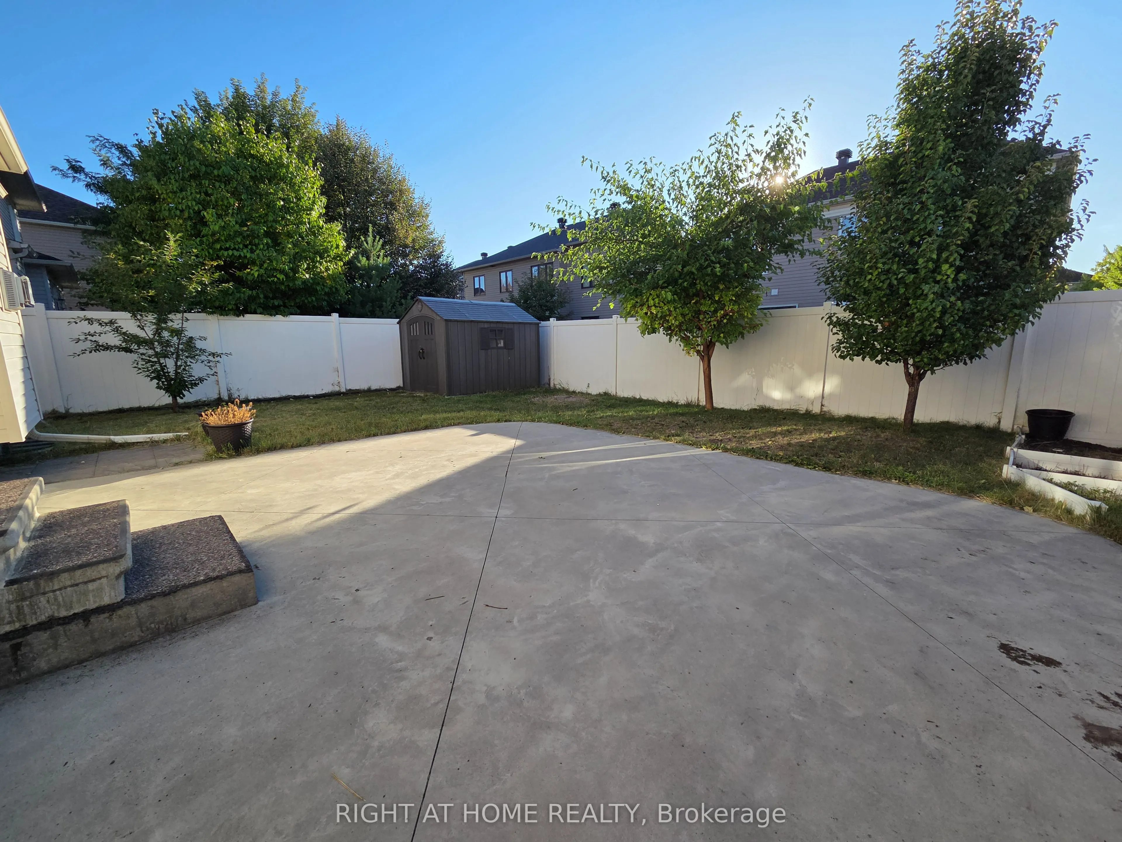239 Highpointe Crescent