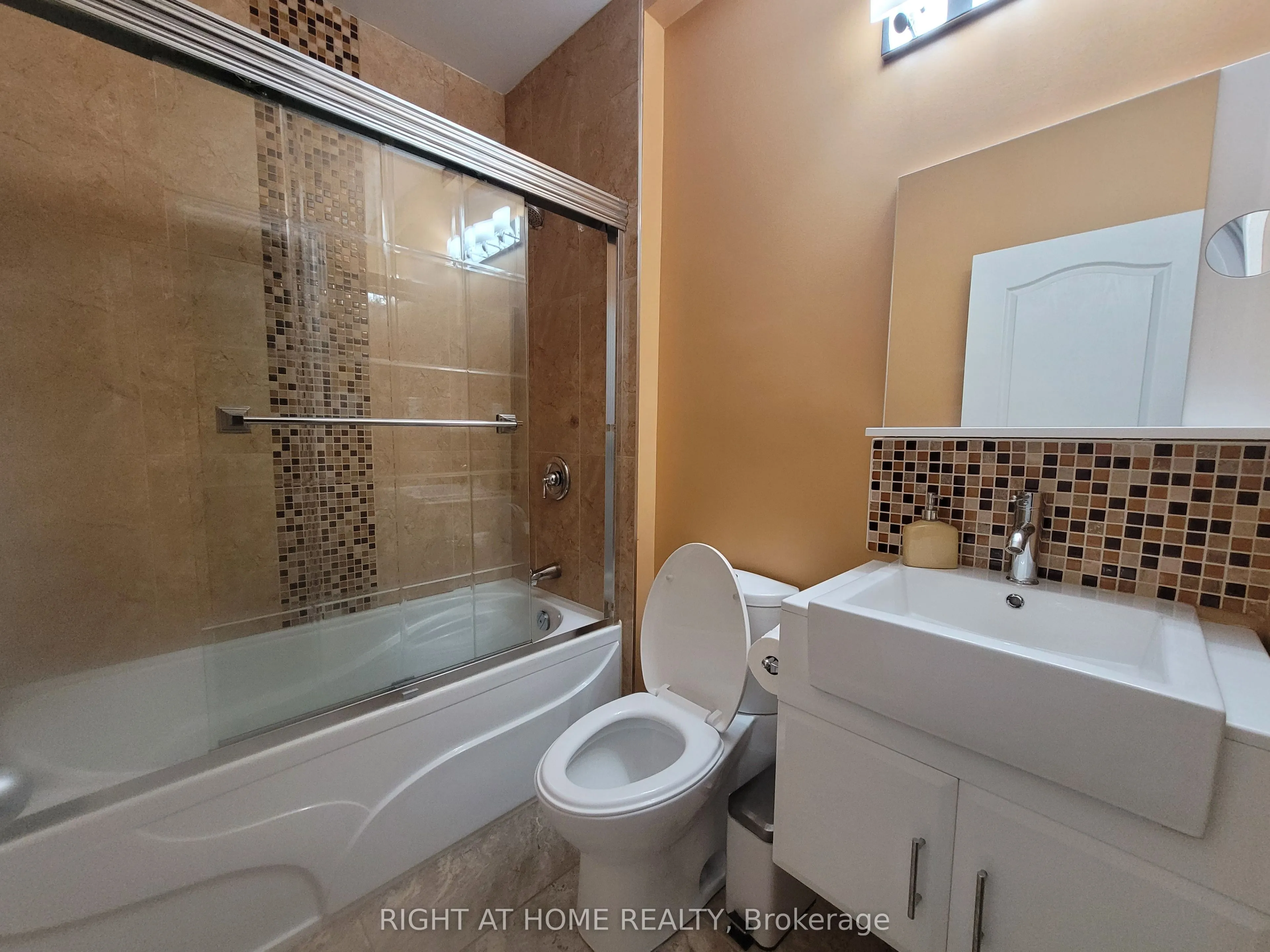 239 Highpointe Crescent