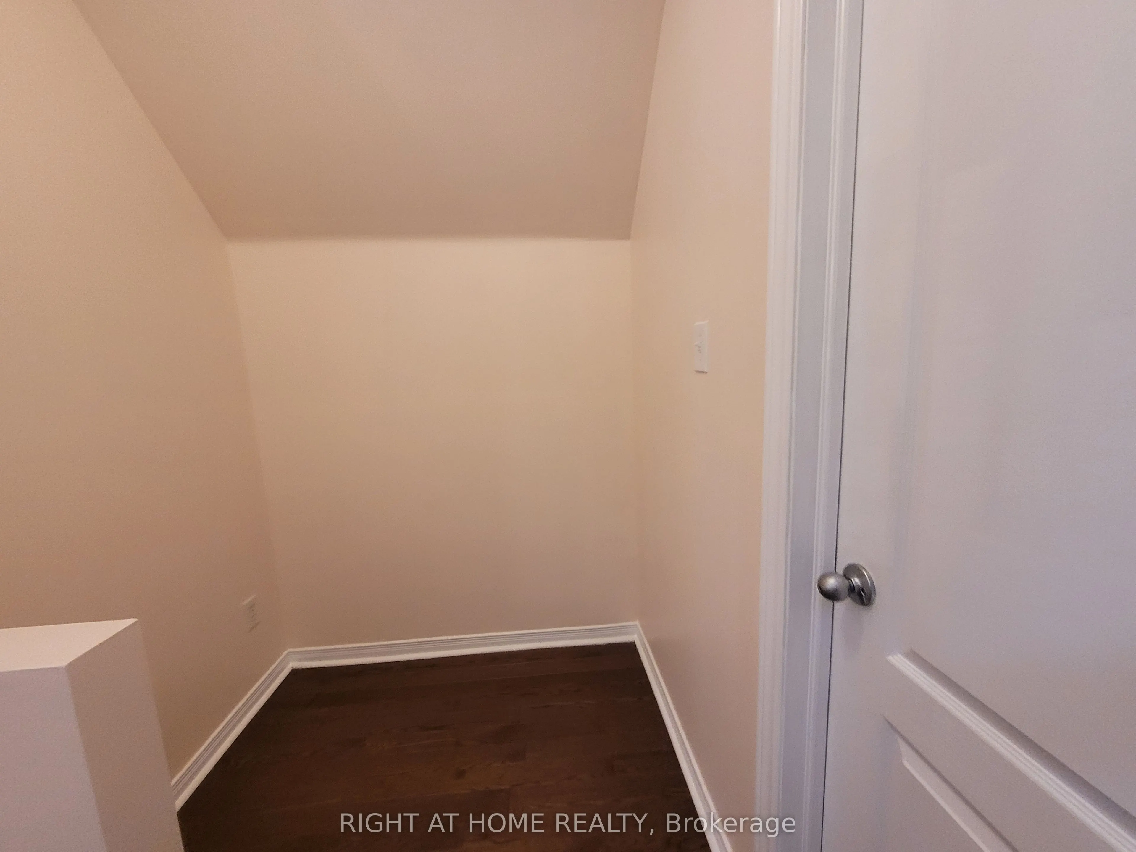 239 Highpointe Crescent
