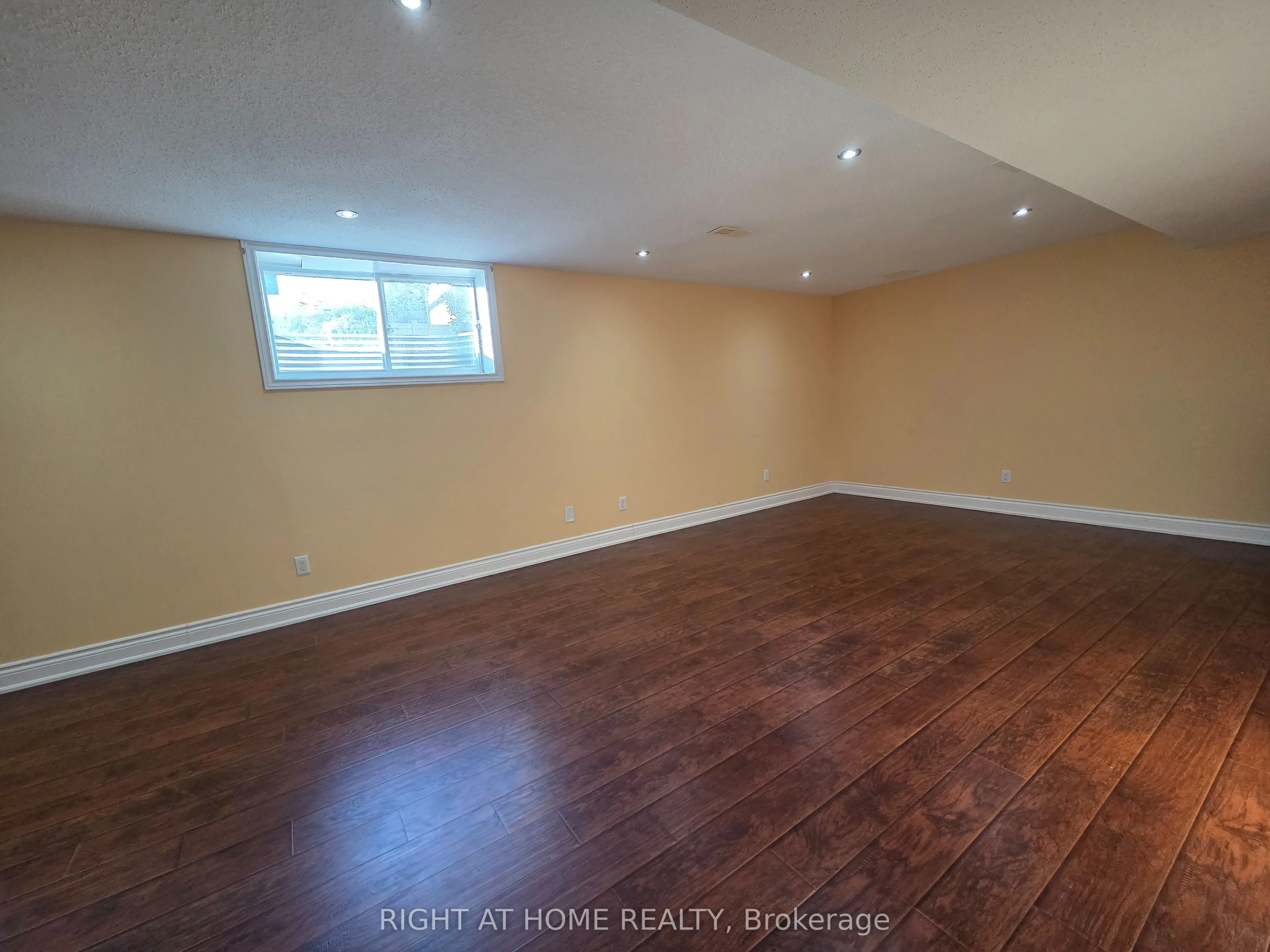 239 Highpointe Crescent