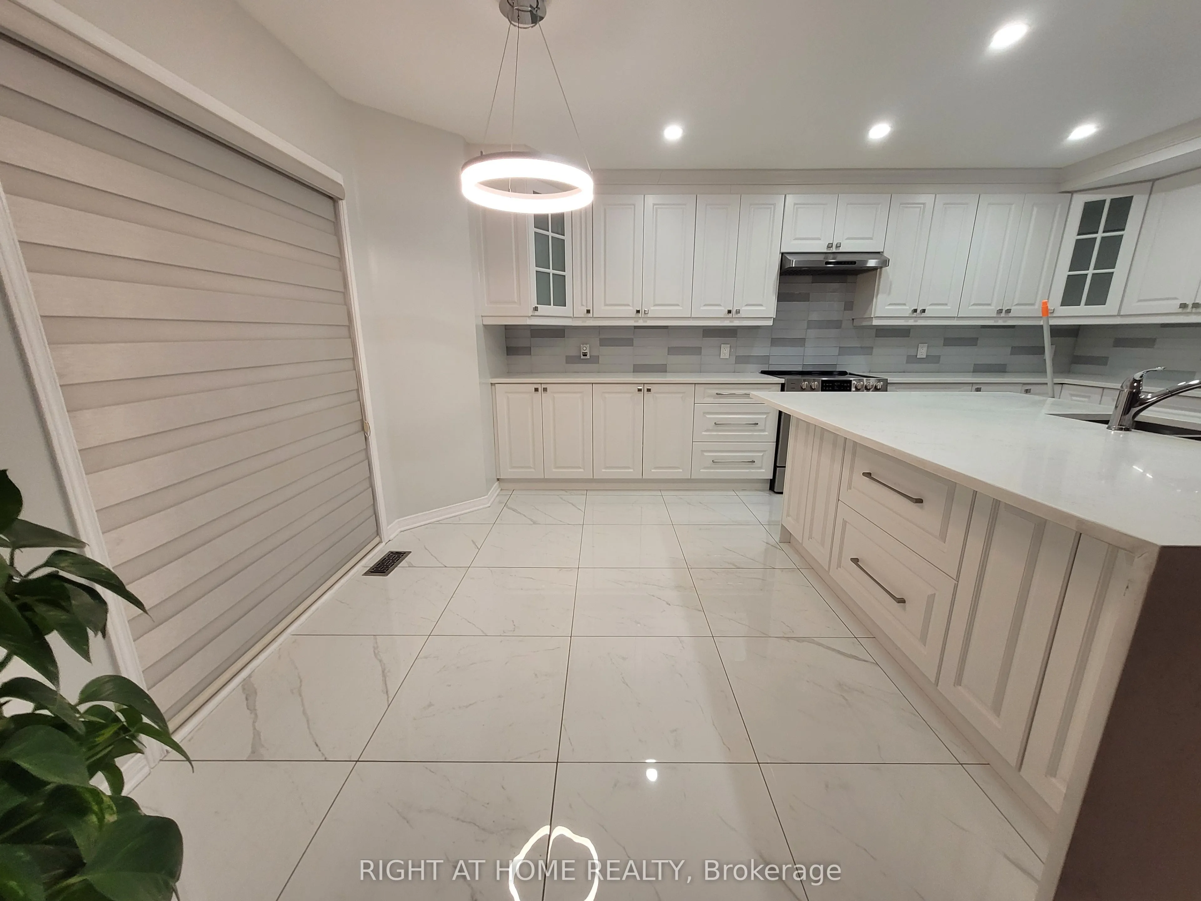 239 Highpointe Crescent