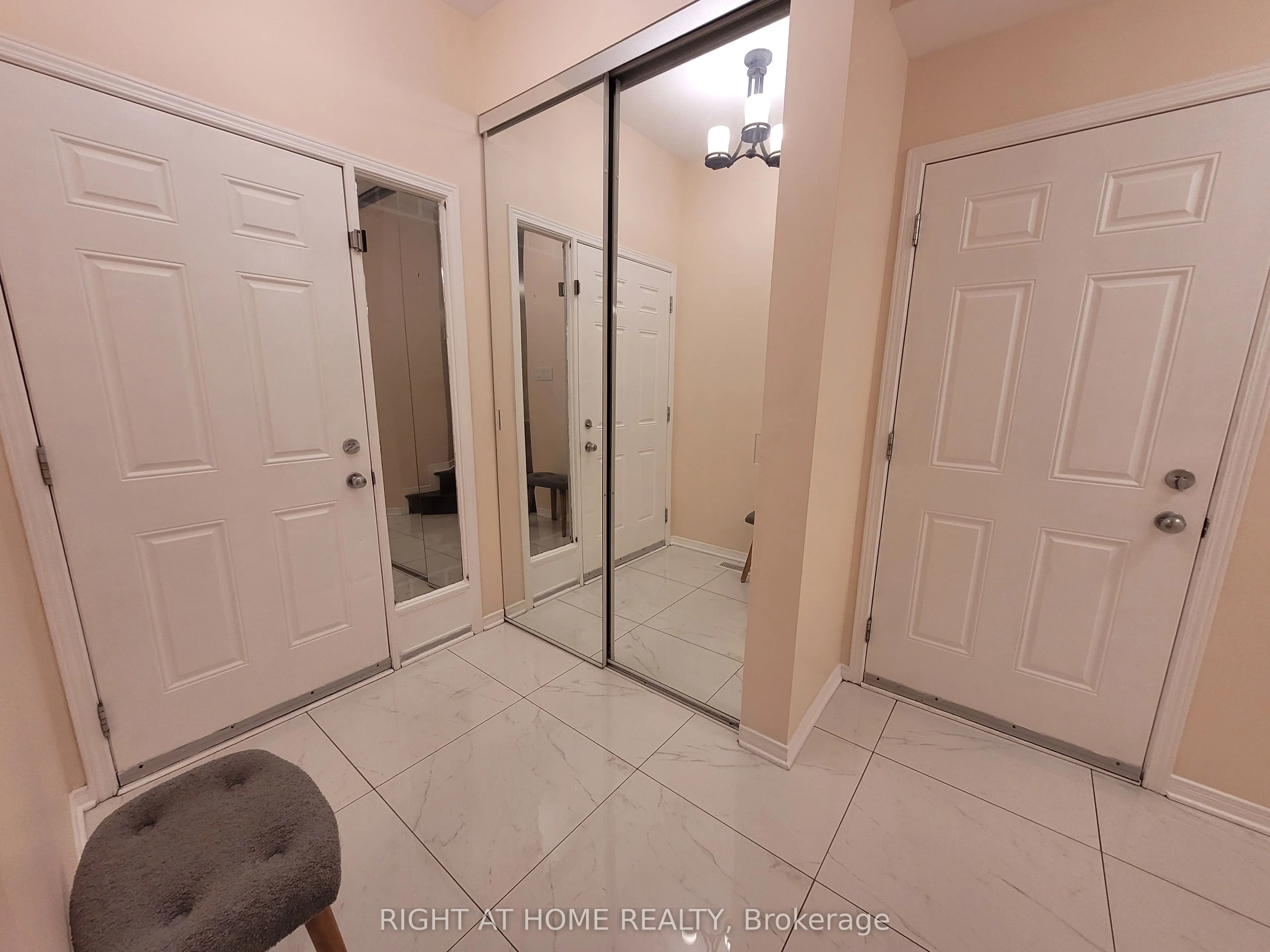 239 Highpointe Crescent