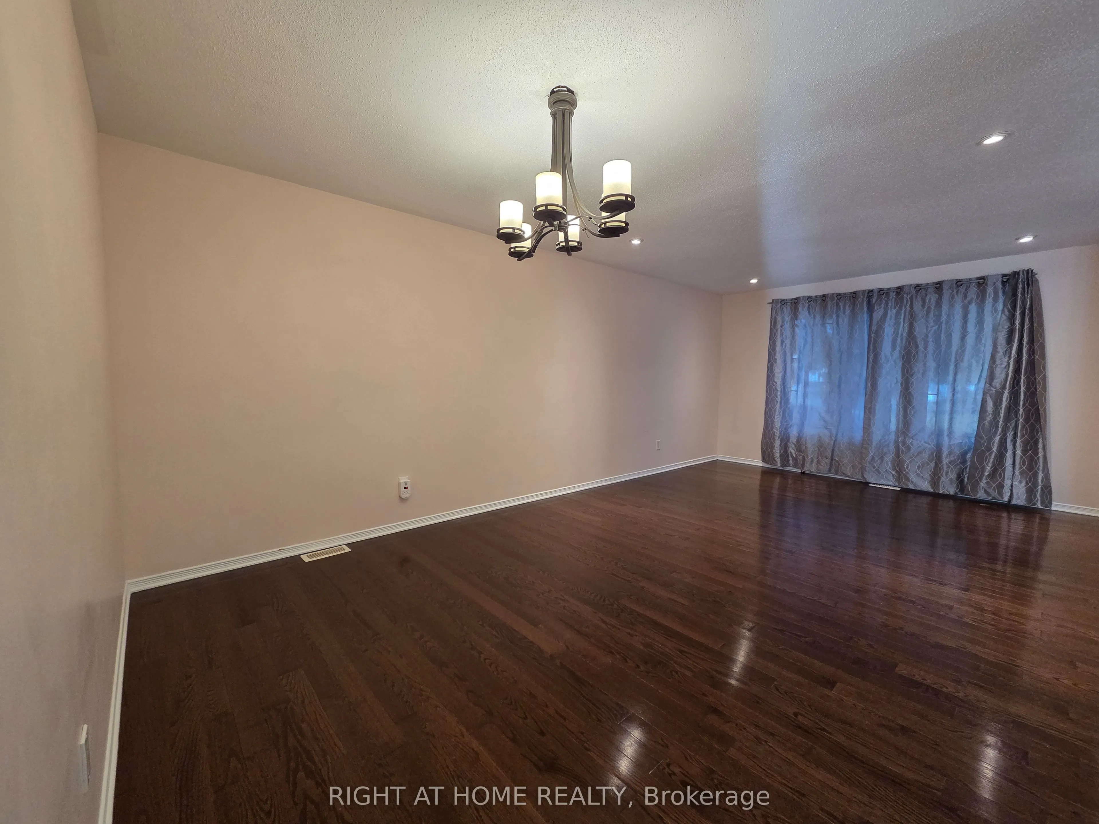 239 Highpointe Crescent