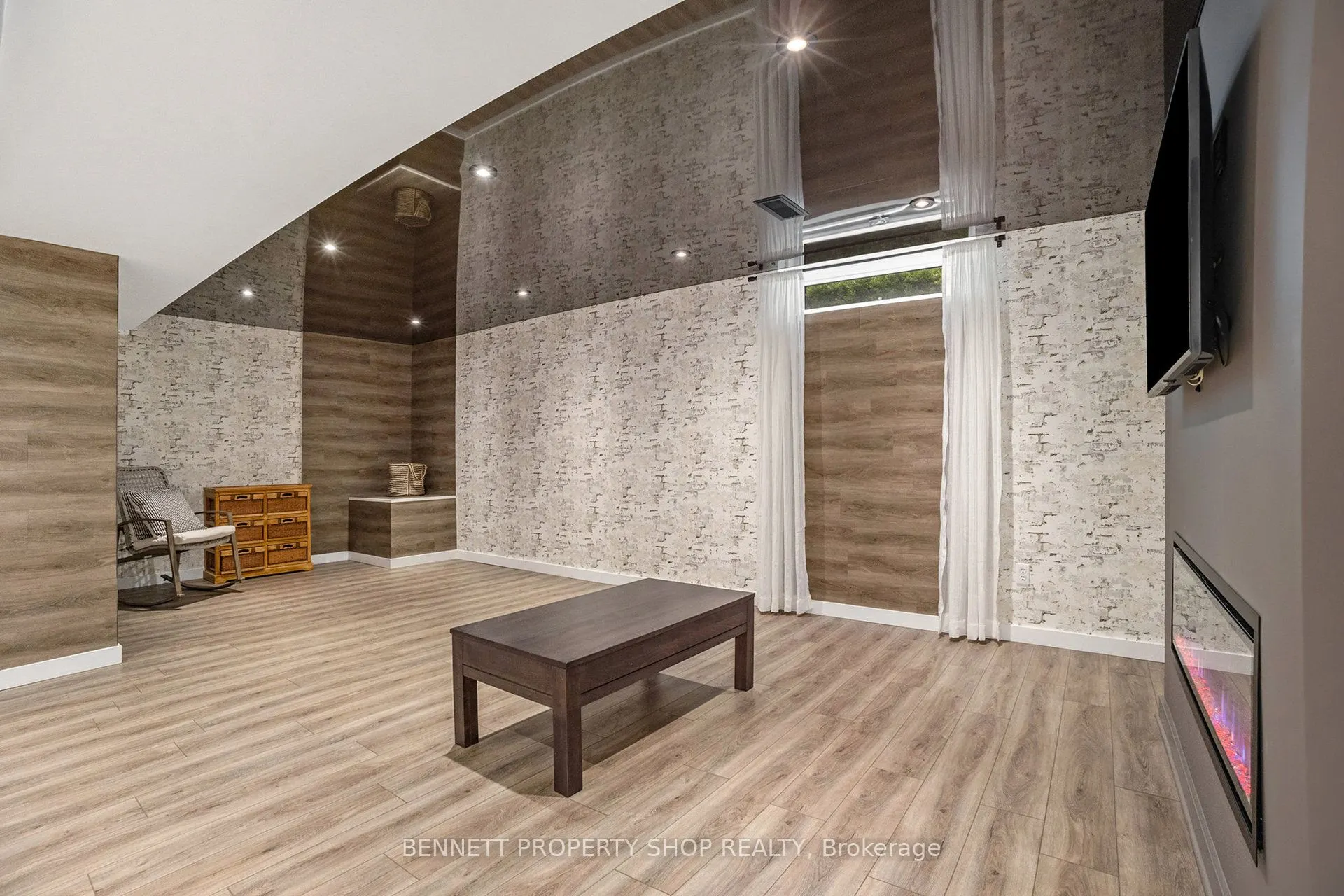 5885 Gladewoods Place