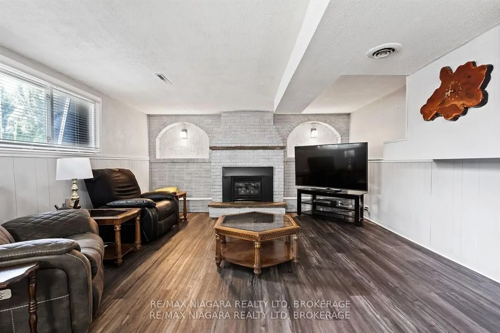 36 BENDINGROAD Crescent