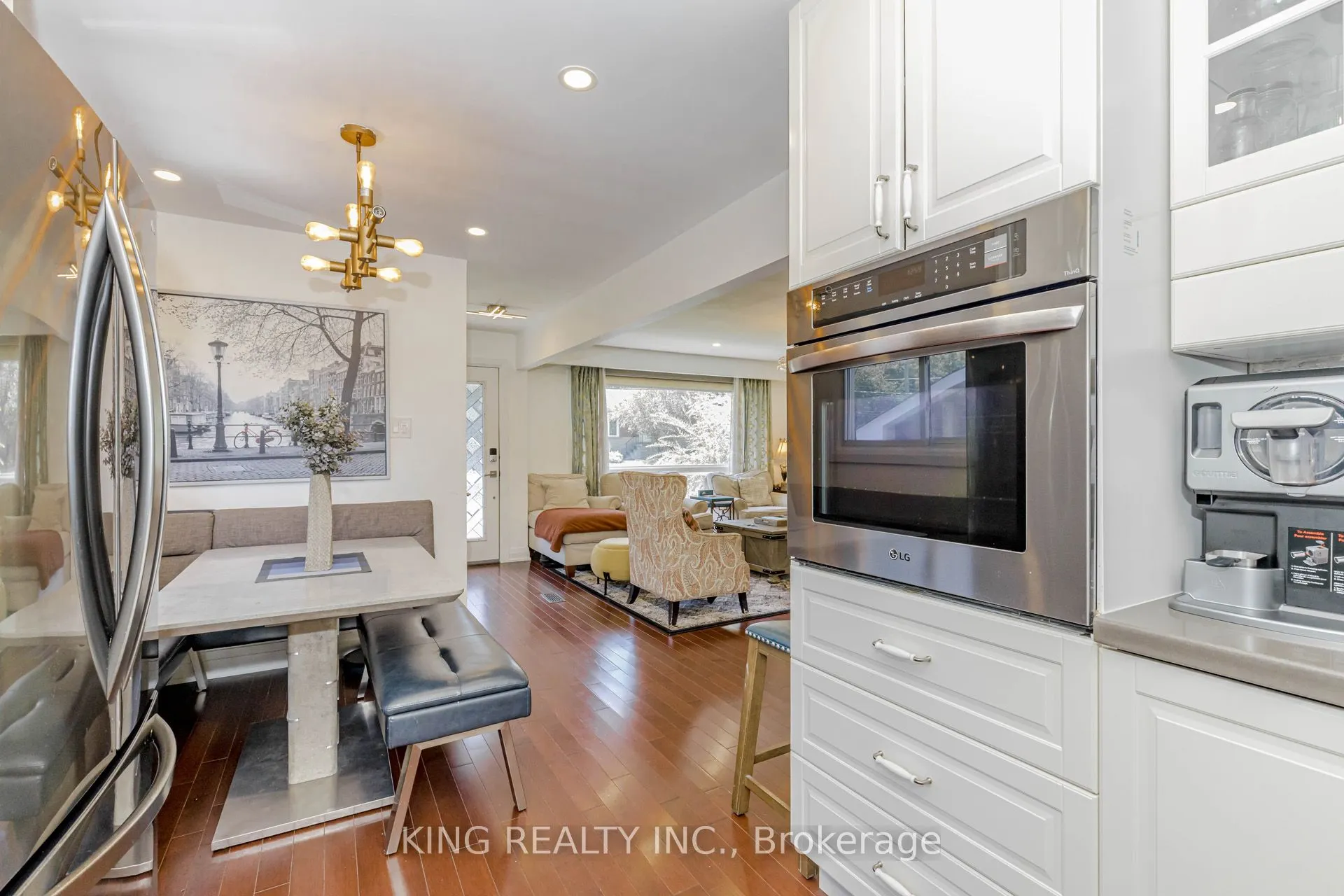 28 AINSLIE Avenue