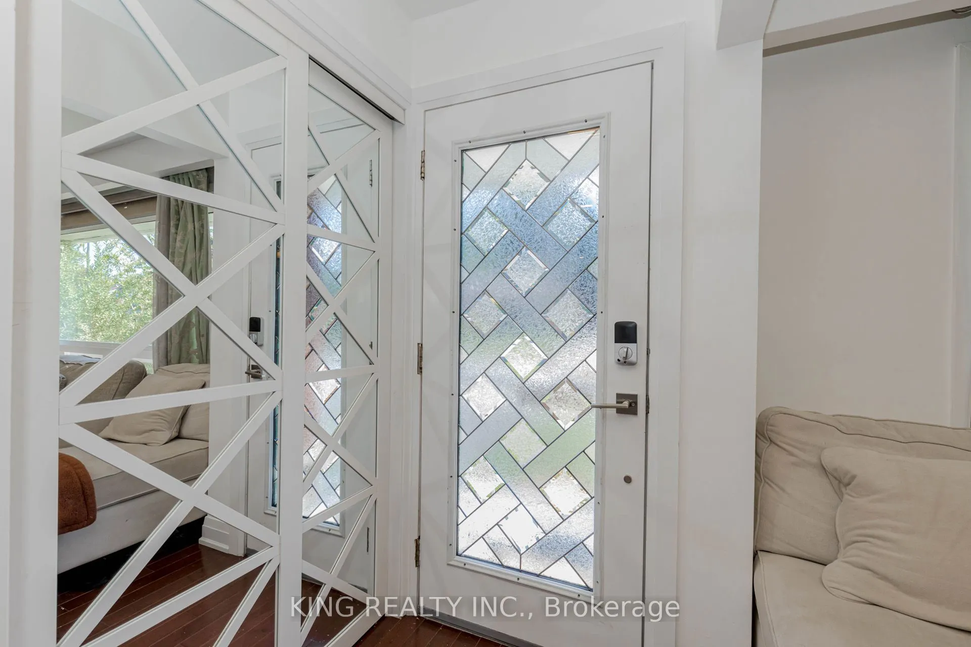 28 AINSLIE Avenue