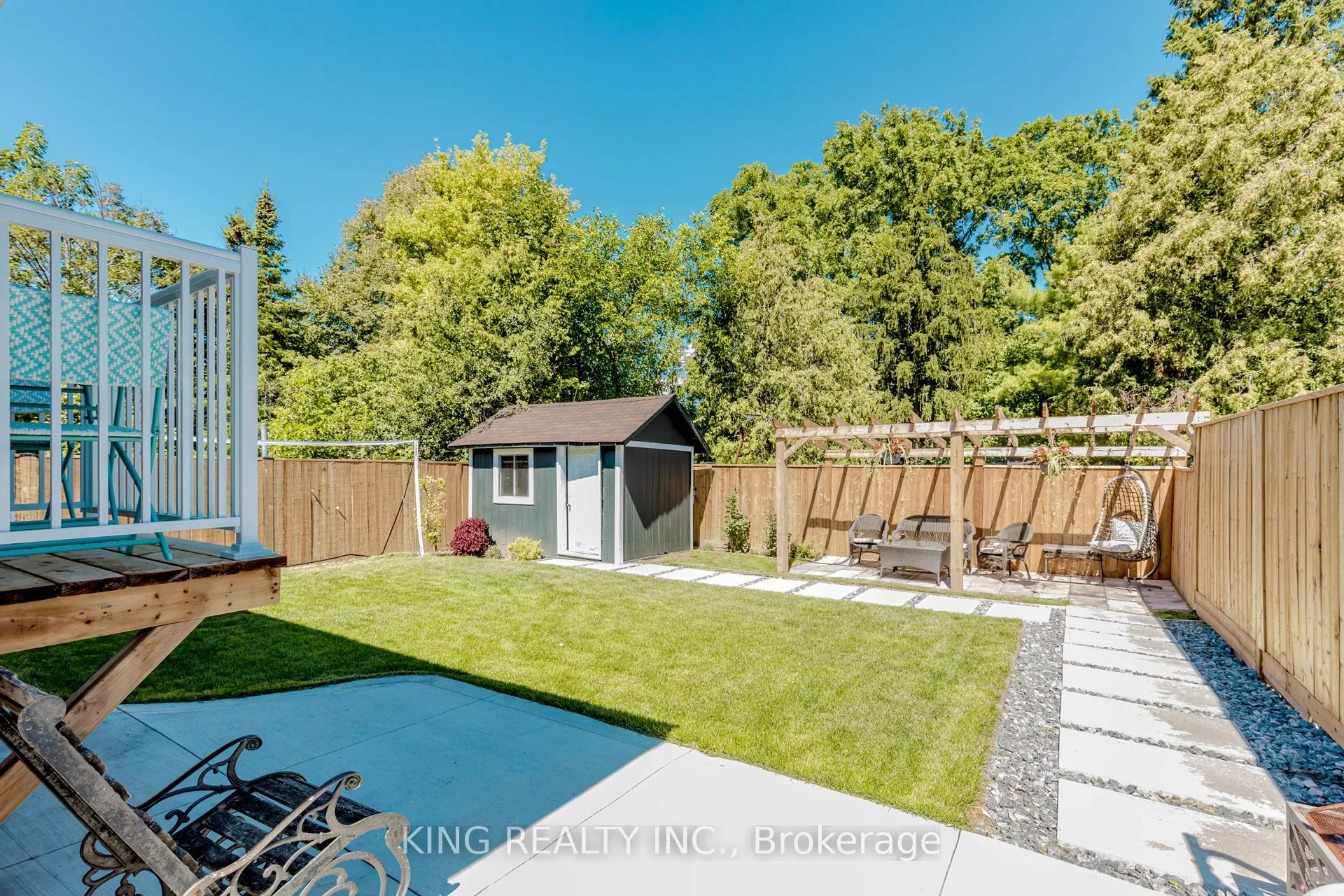 28 AINSLIE Avenue