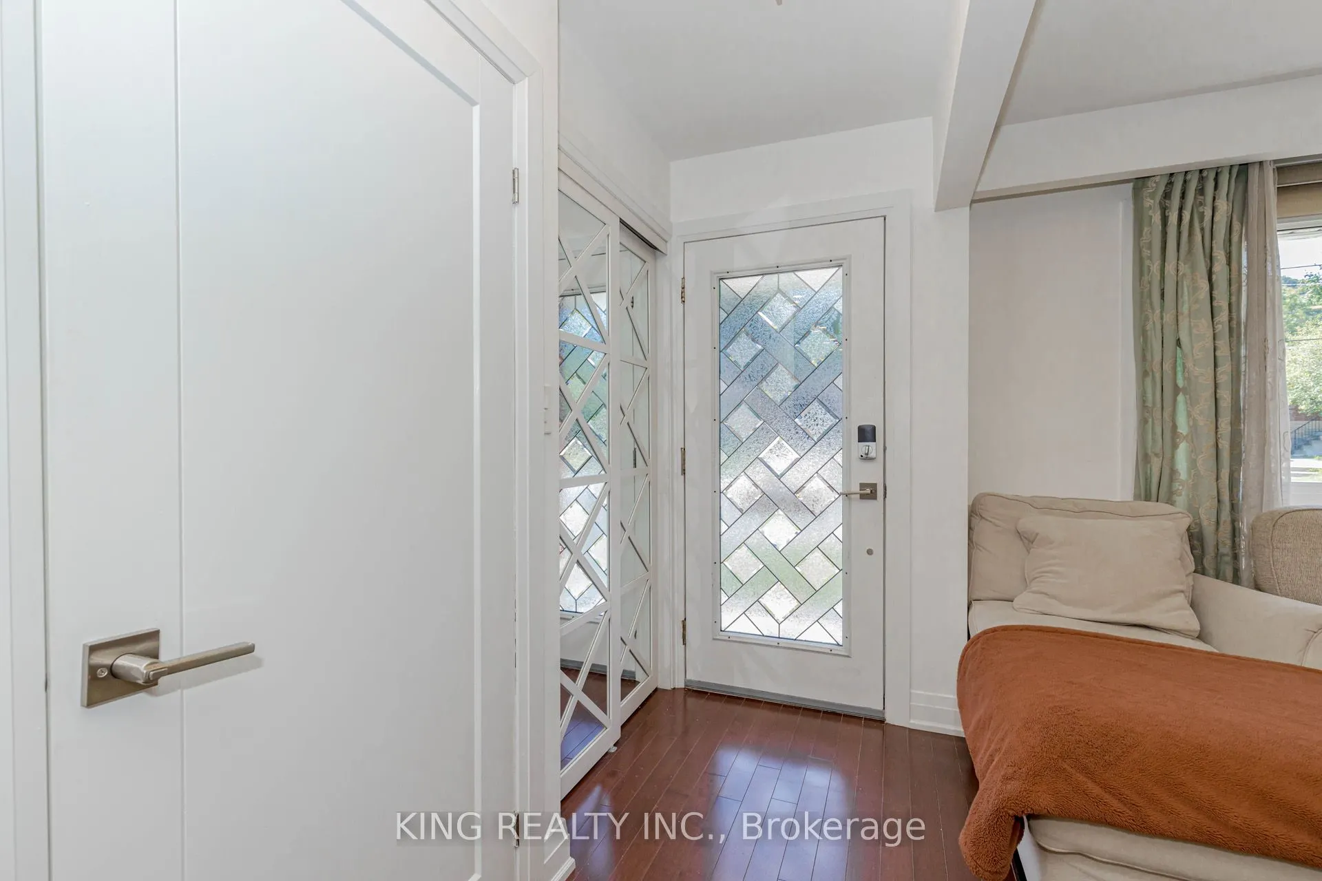 28 AINSLIE Avenue