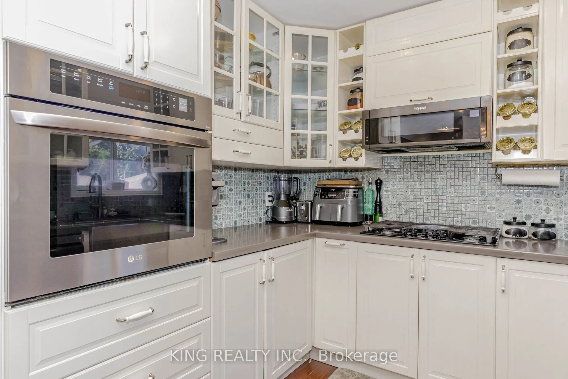 28 AINSLIE Avenue