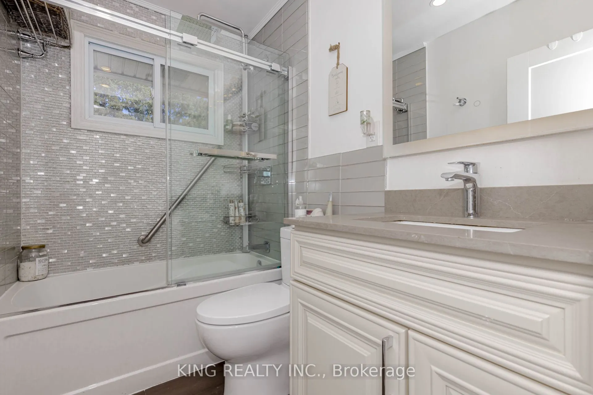 28 AINSLIE Avenue